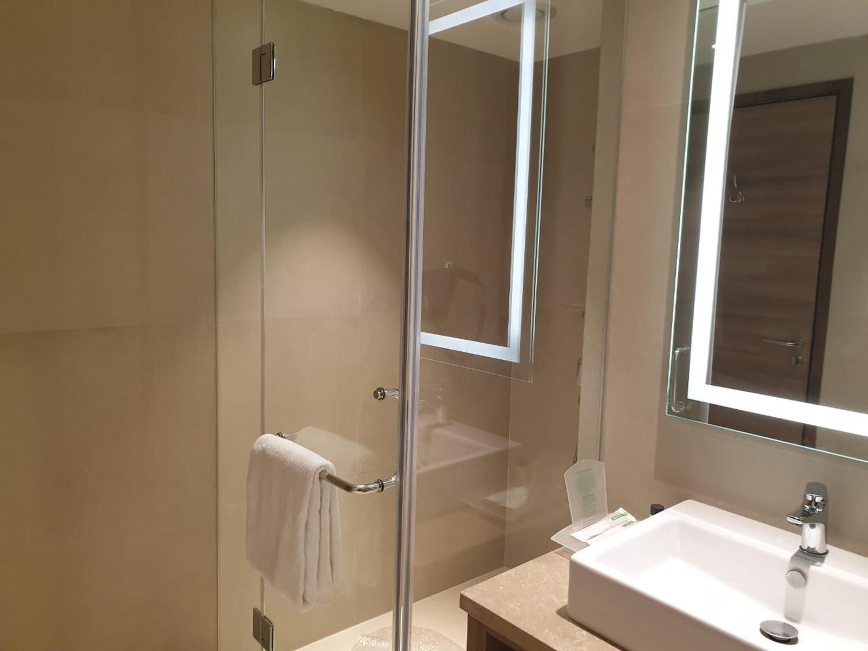 One-Bedroom Suite with Kitchenette with 25% discount on F&B, Spa and Laundry, Enjoy Buy One Get One at Viva Bar during Happy Hours (12 noon to 06:00 PM) - Photo 13