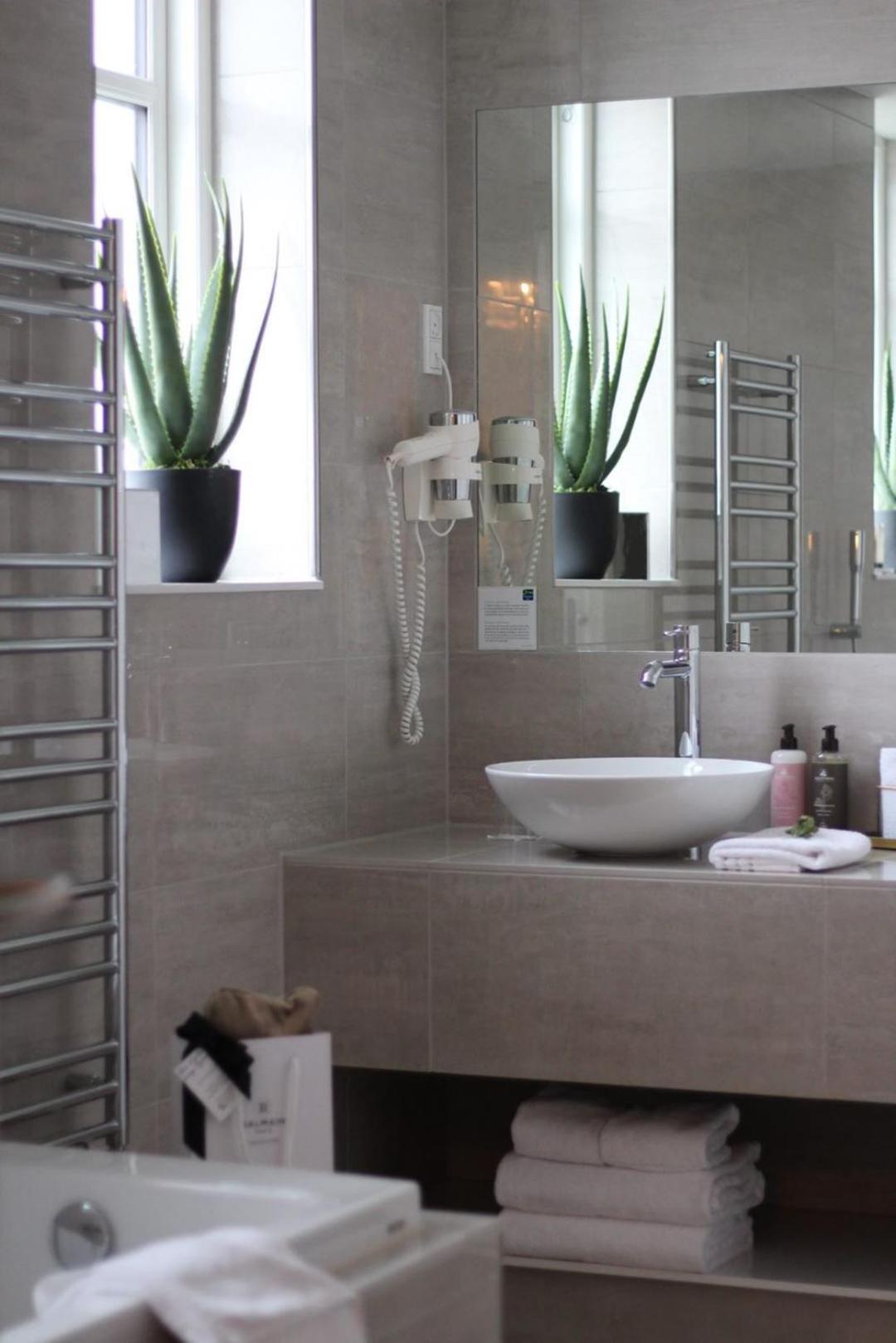 King Suite thumbnail 6