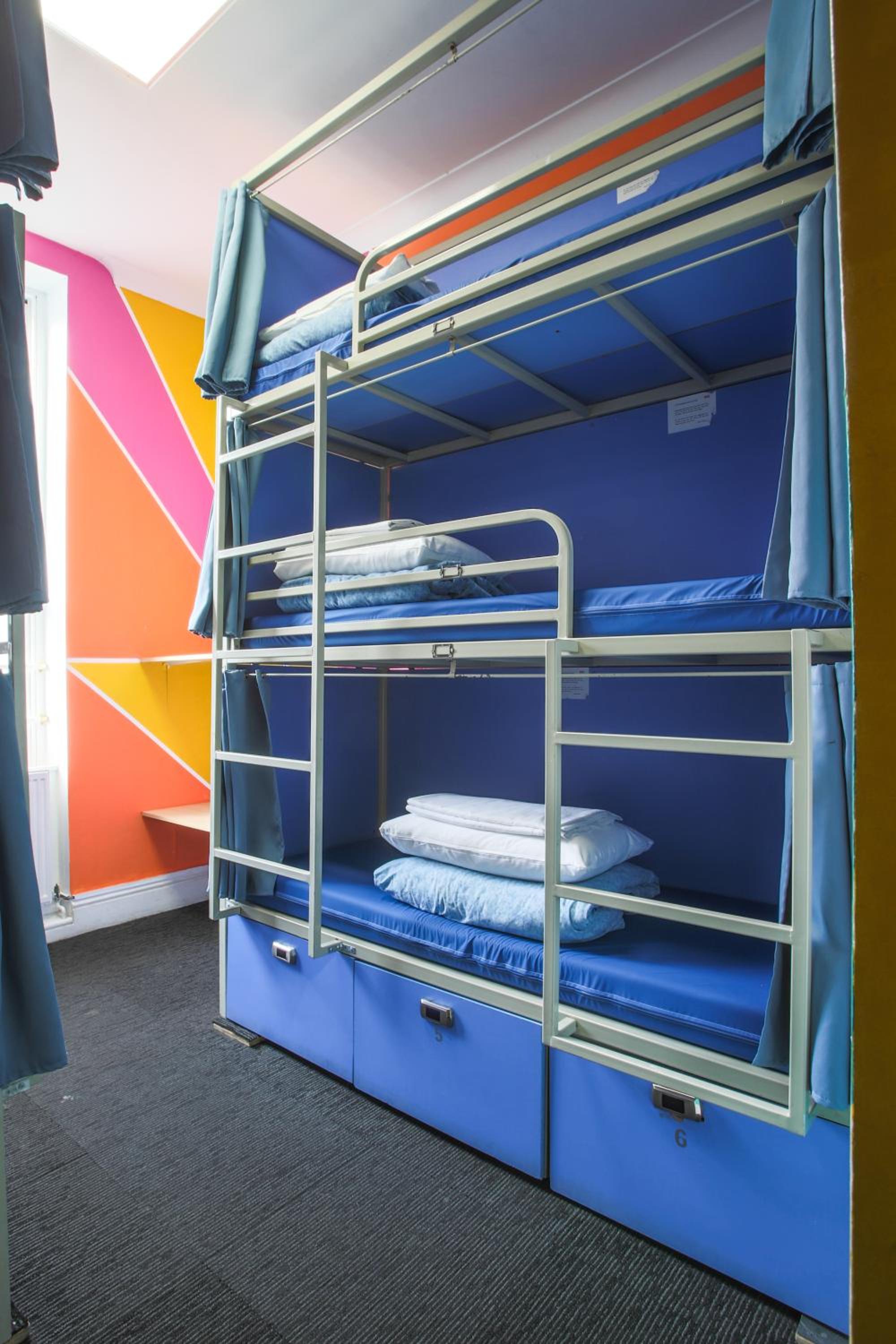 6-Bed Mixed Dormitory Room photo 1