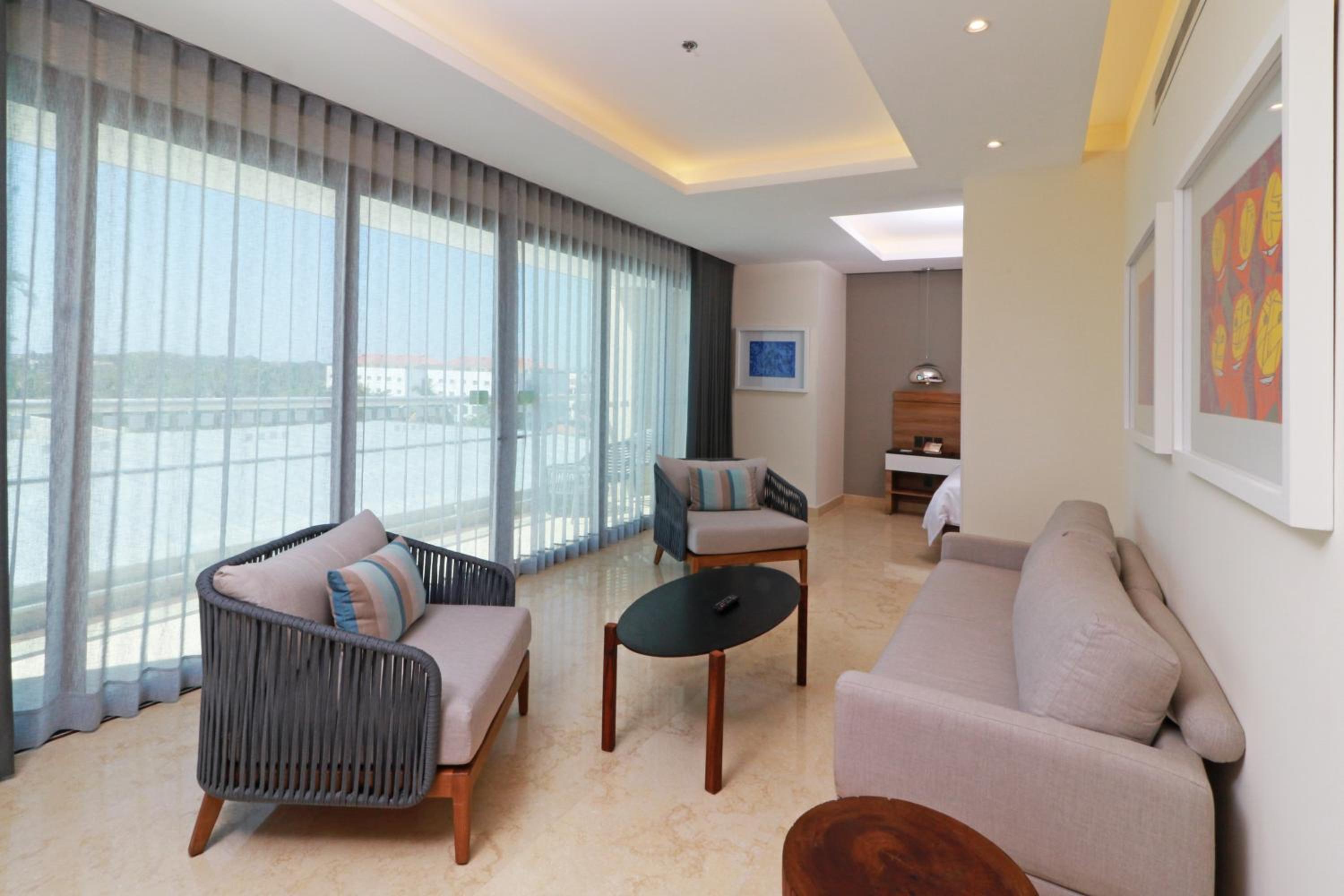 King Suite with City View - Photo 9