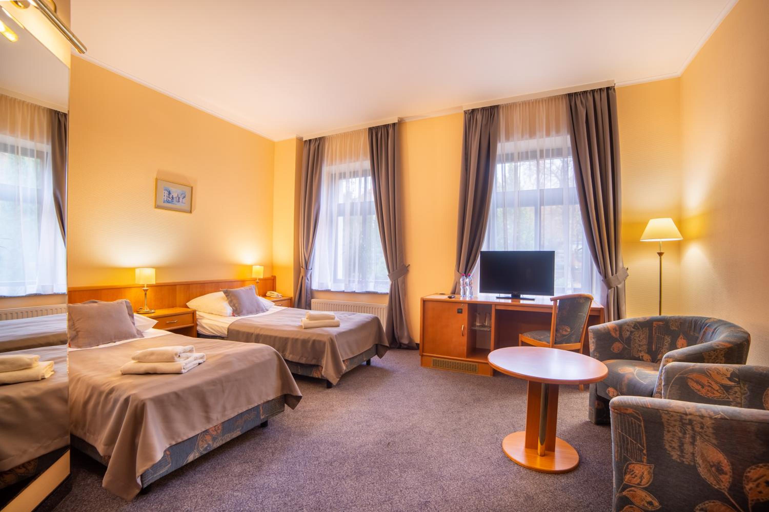 Standard Double or Twin Room - Photo 2