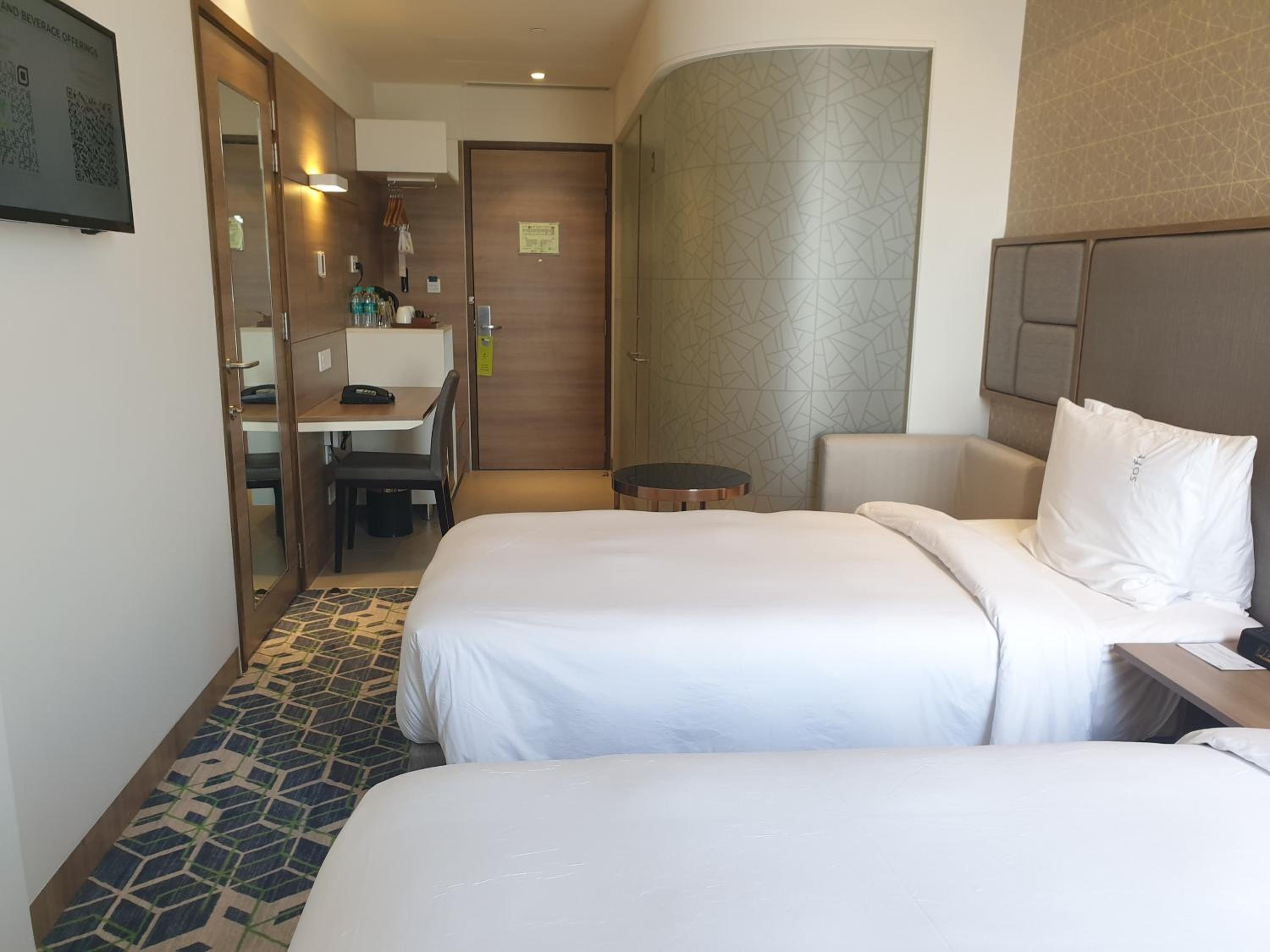 Standard Twin Room with City View with 25% discount on F&B and Laundry, 20% on Spa and Enjoy Buy One Get One at Viva Bar during Happy Hours (12 noon to 06:00 PM) - Photo 8