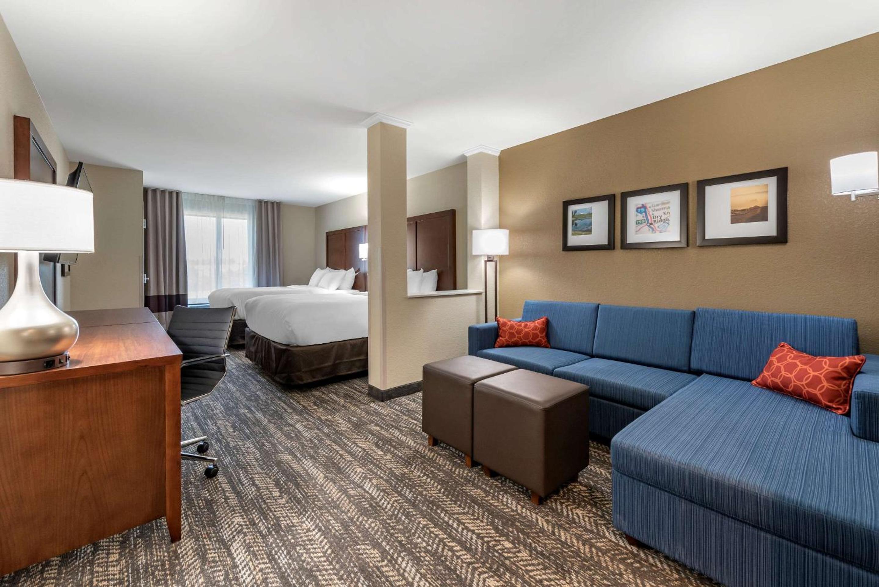 Queen Suite with Two Queen Beds - Non-Smoking - Photo 1
