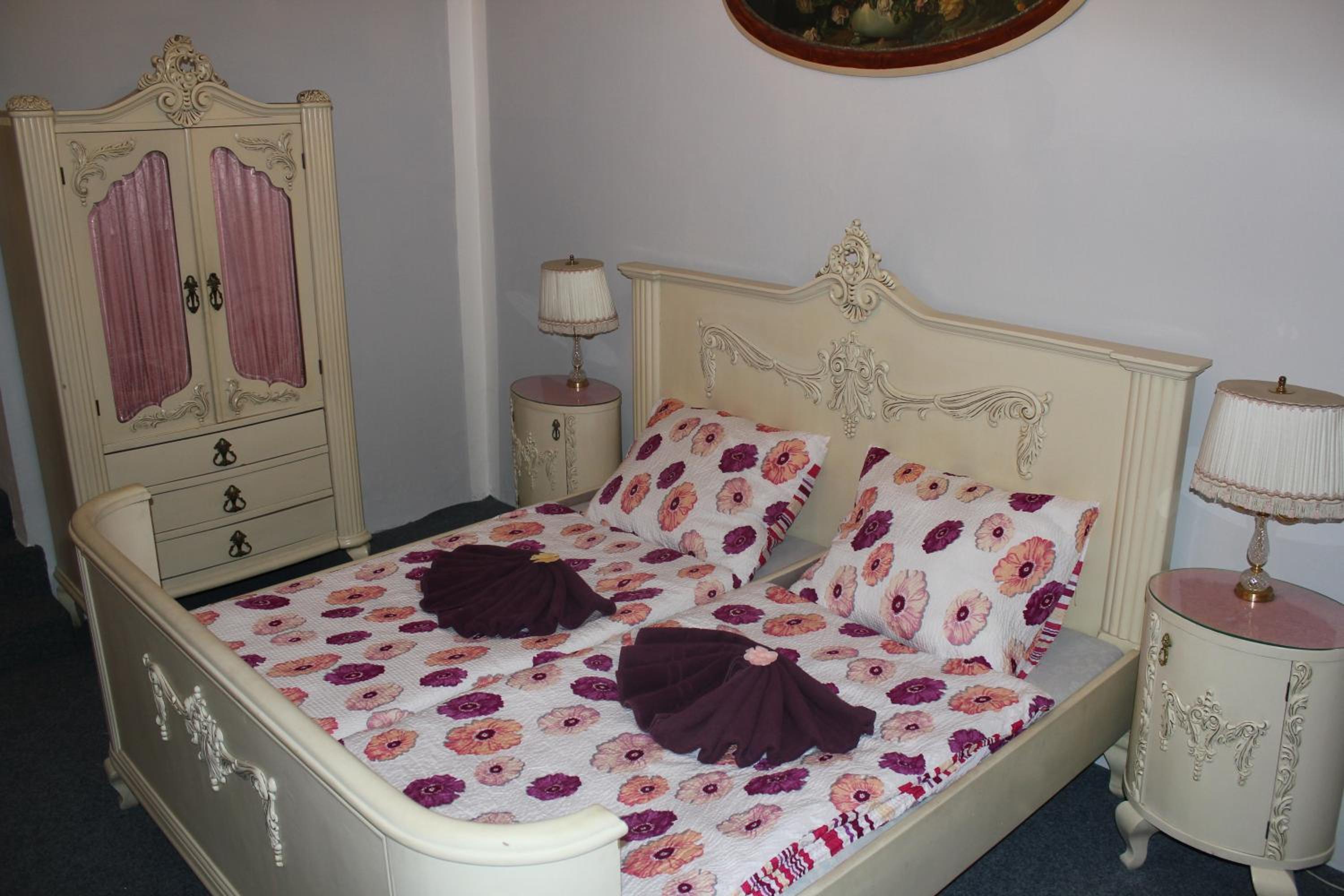 Double Room - Photo 7