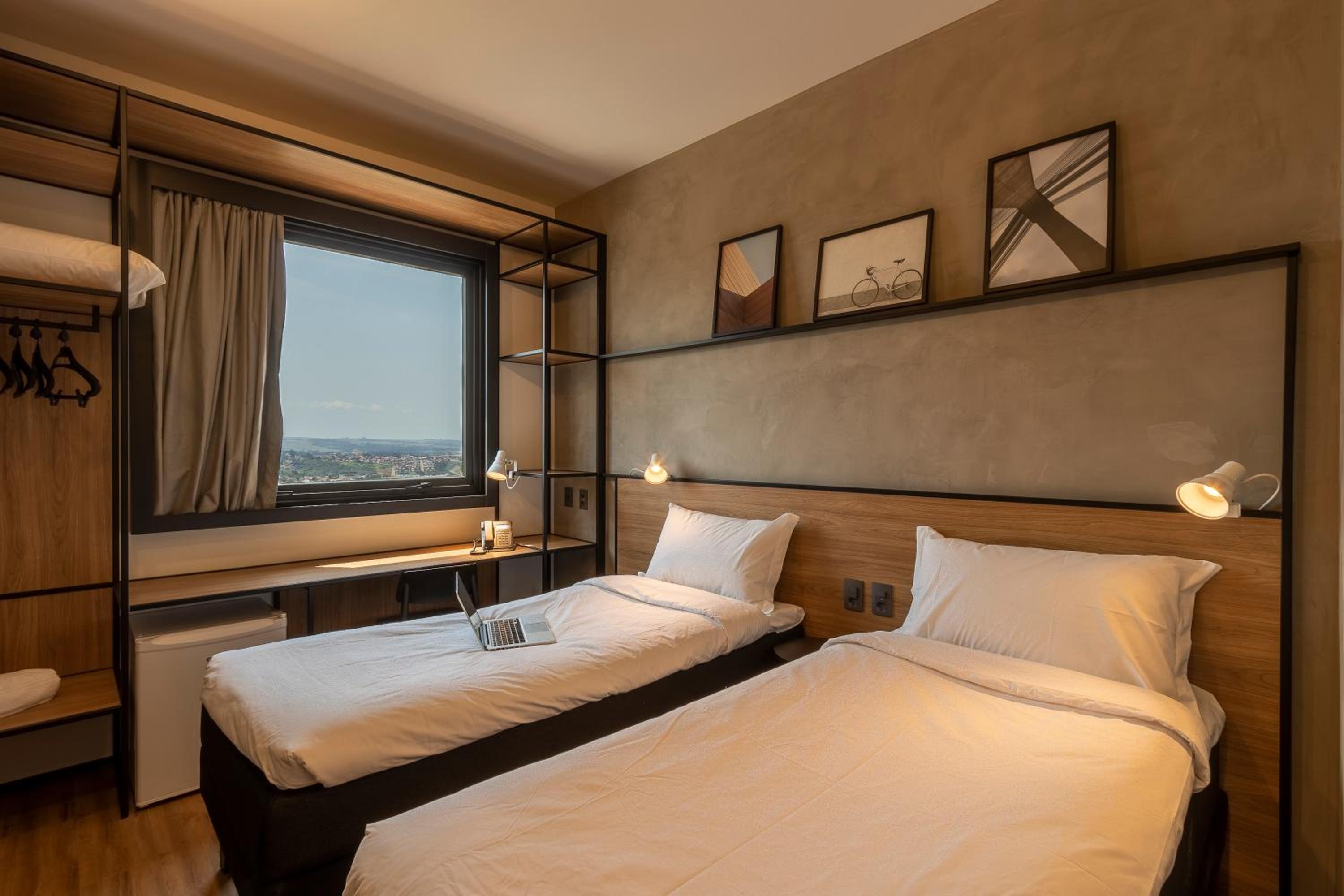 Standard Twin Room - Photo 4