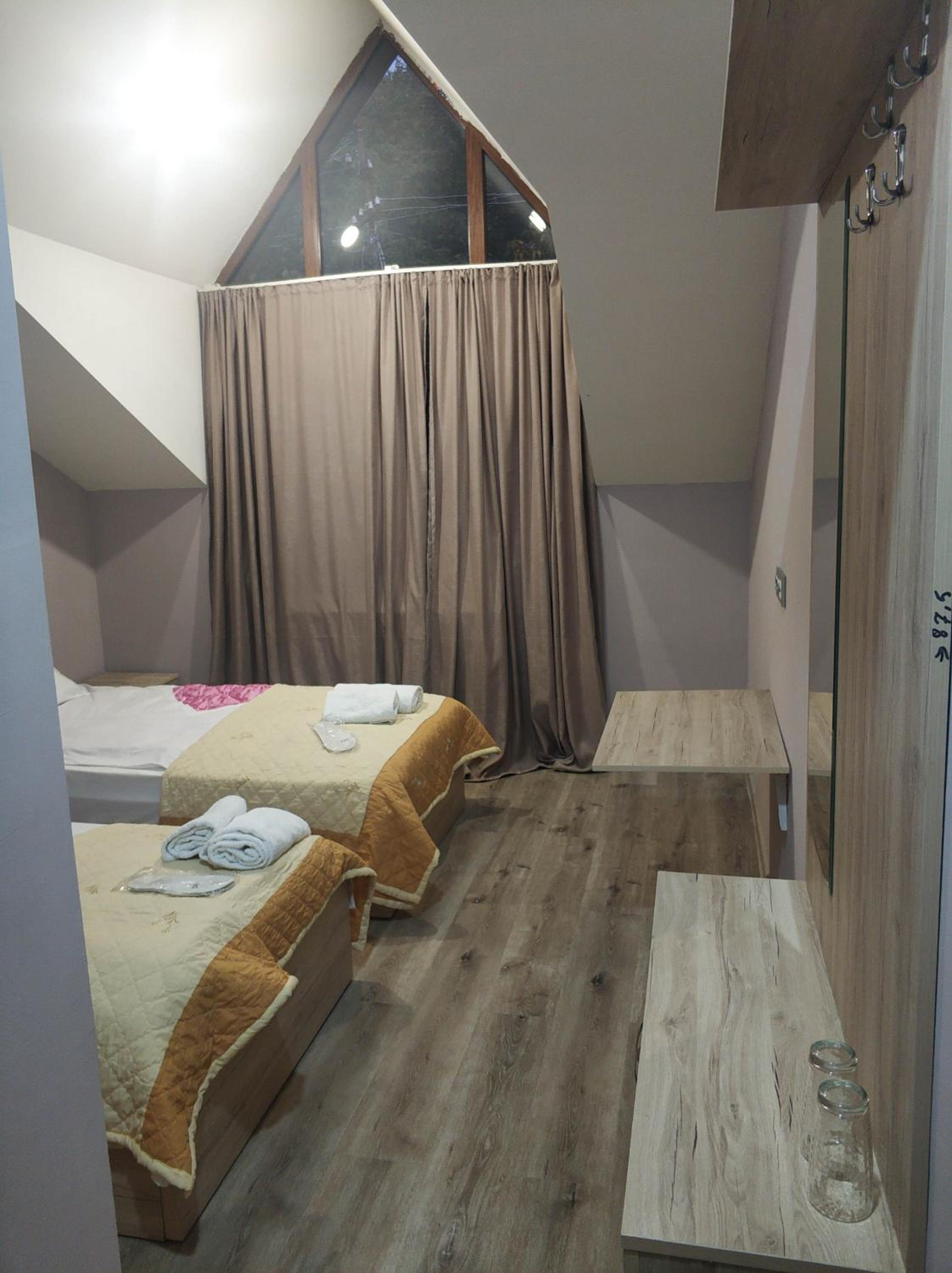 Standard Twin Room photo 2