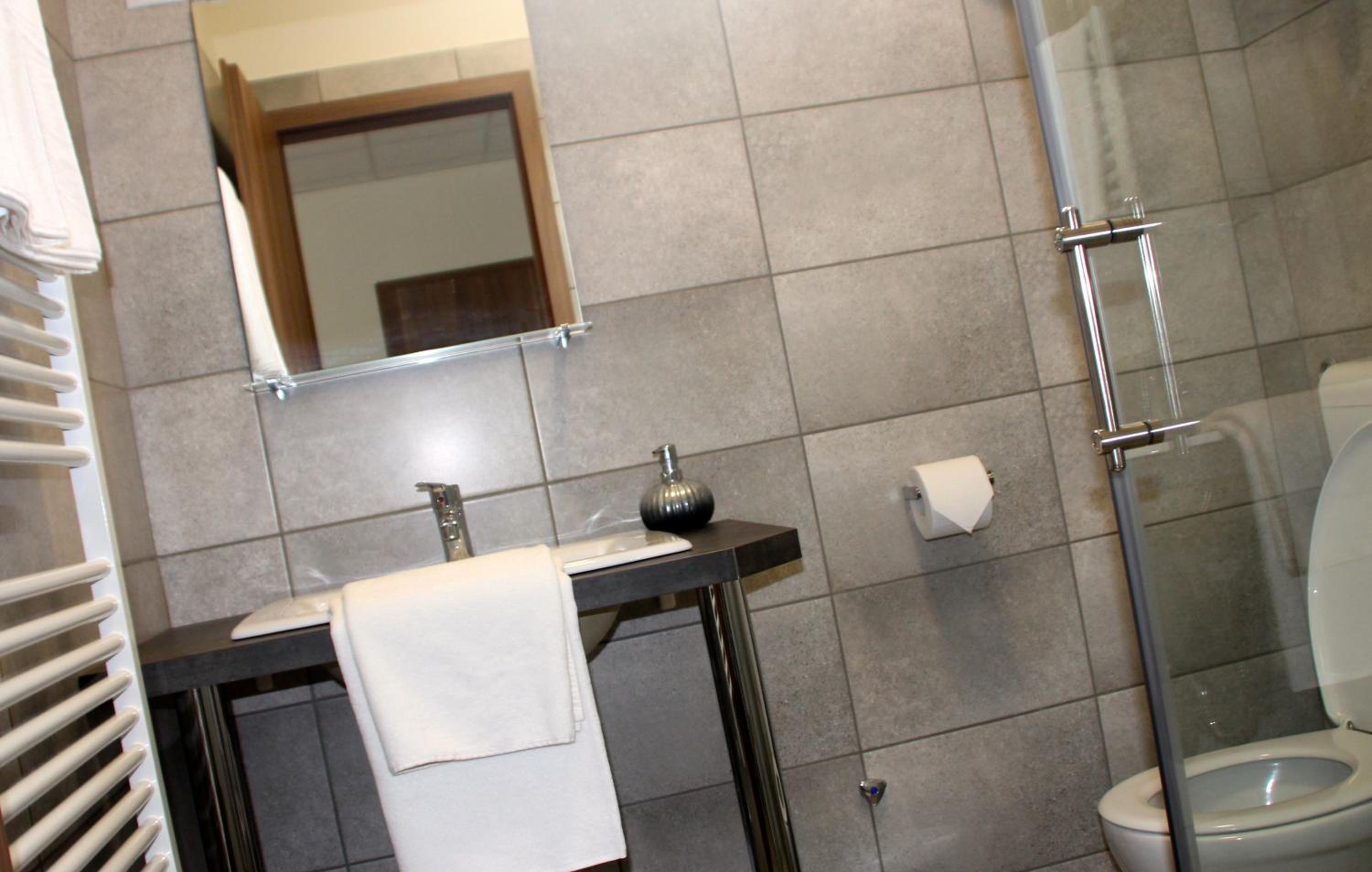 Standard Double or Twin Room - Photo 3