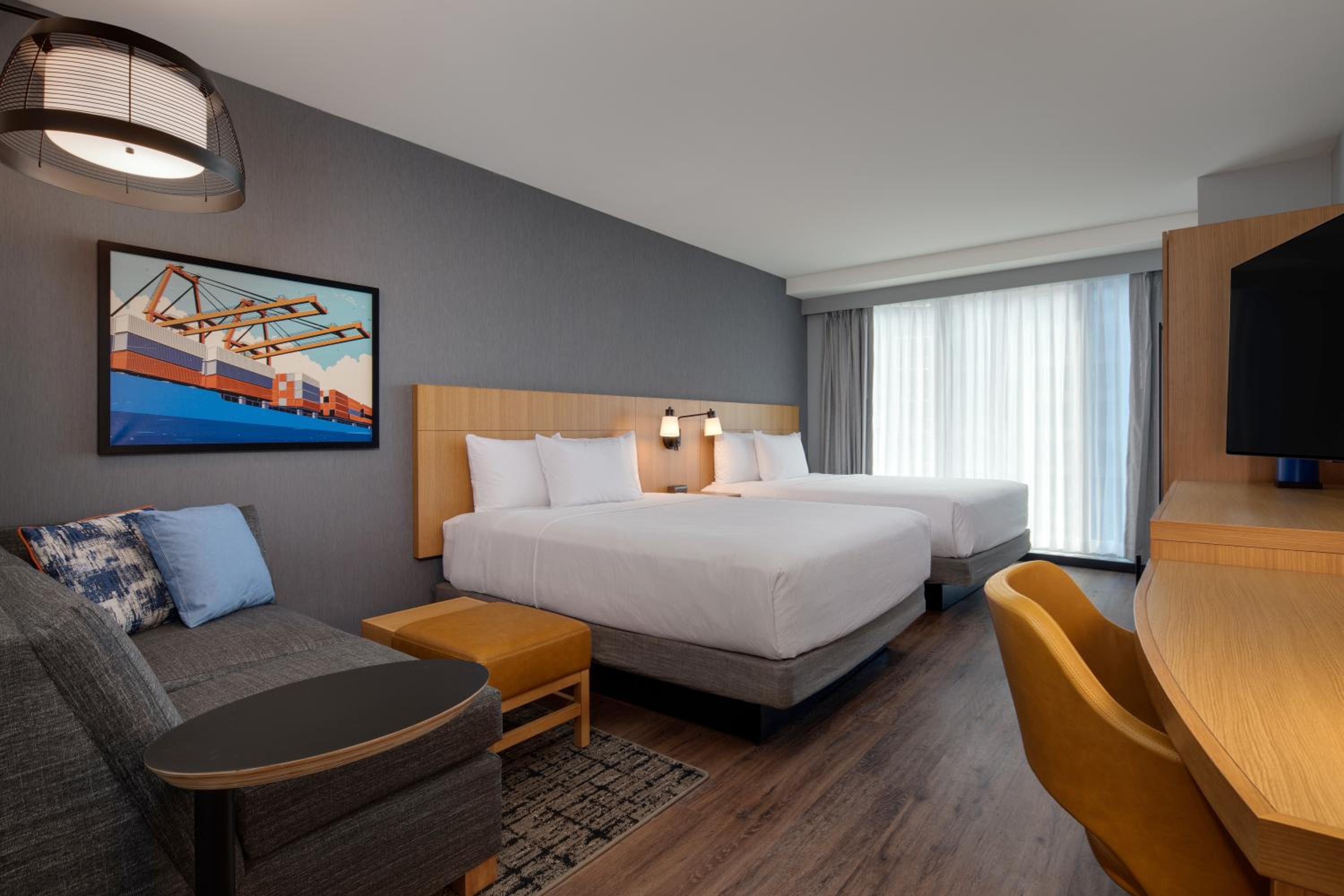 Standard Queen Room with Two Queen Beds - Photo 2