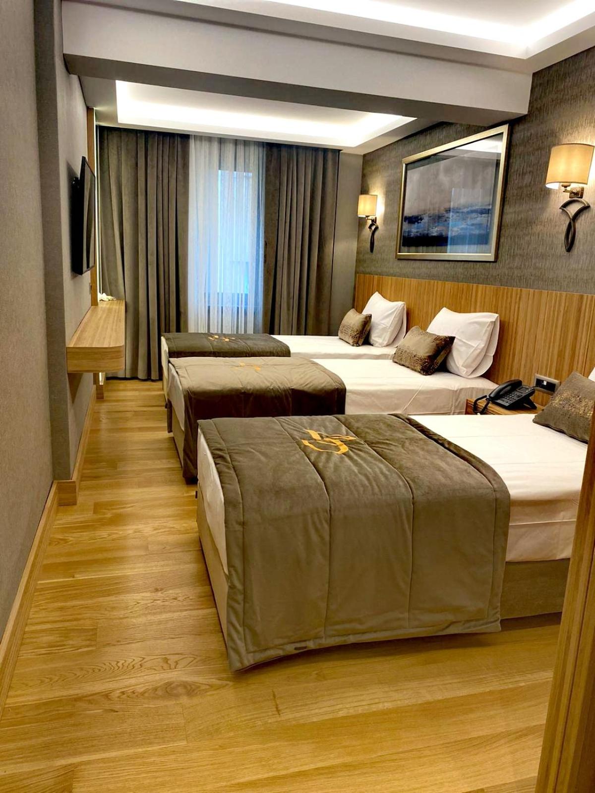 Standard Twin Room thumbnail 6