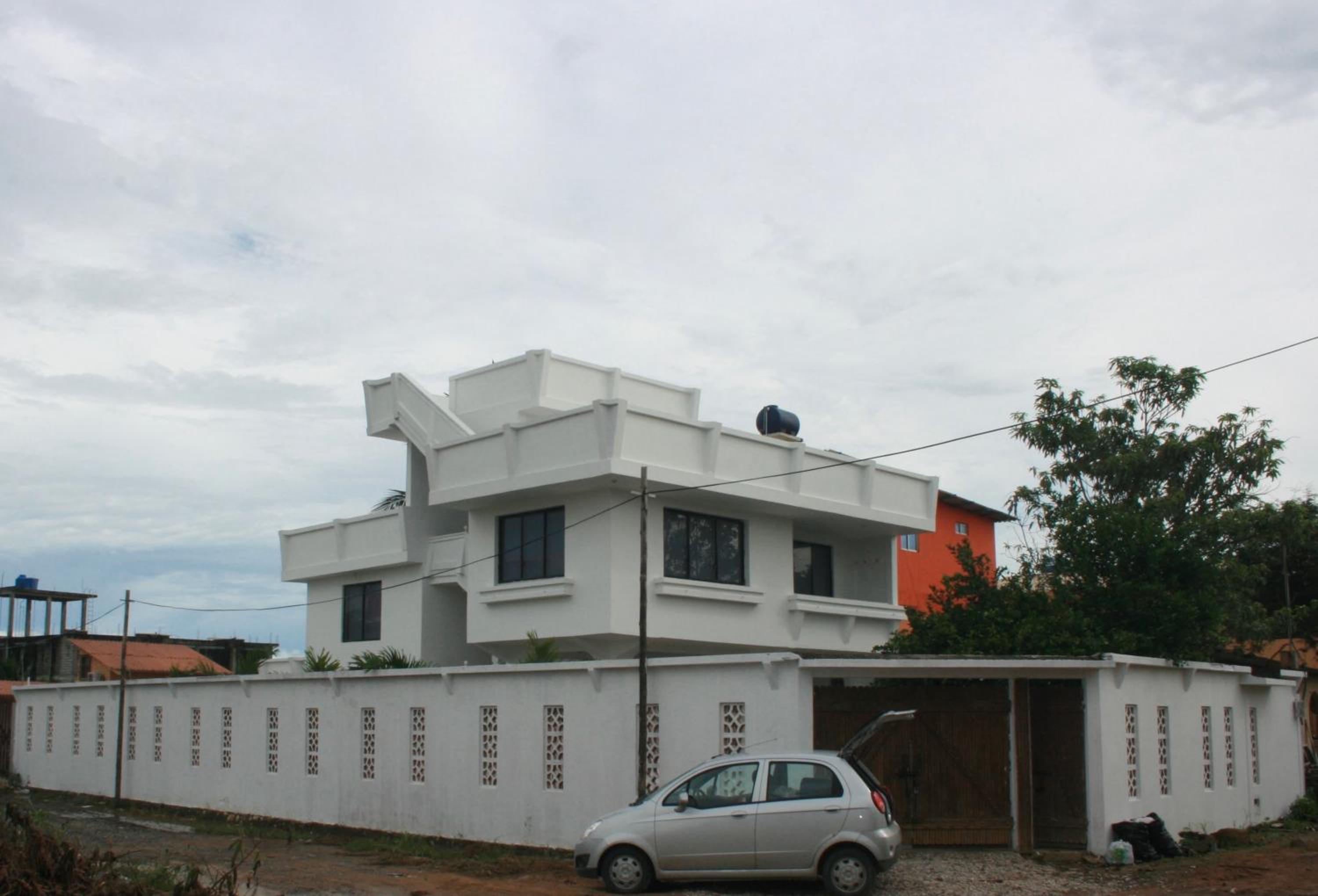 Four-Bedroom House photo 3