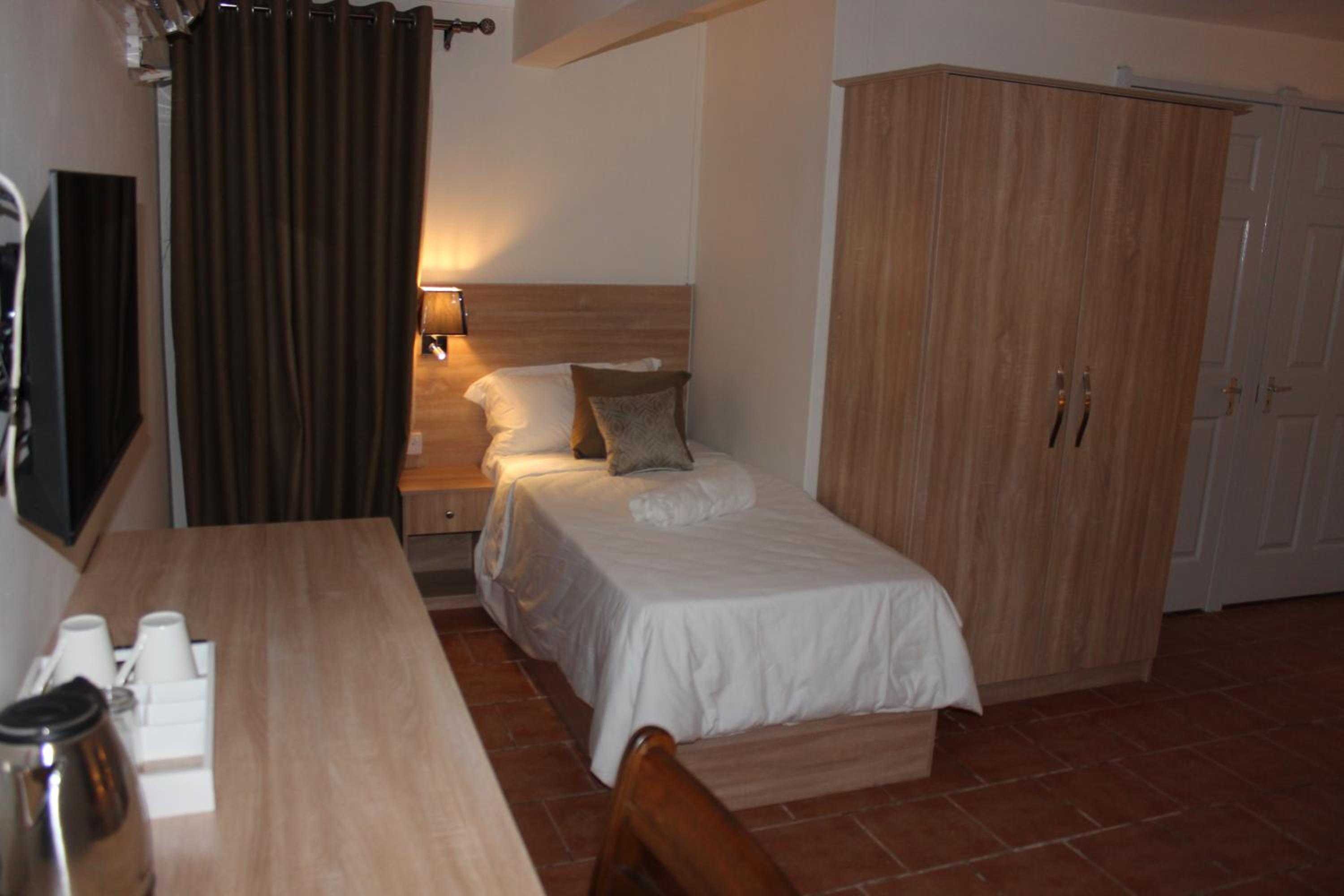 Deluxe Double or Twin Room with Balcony - Photo 1