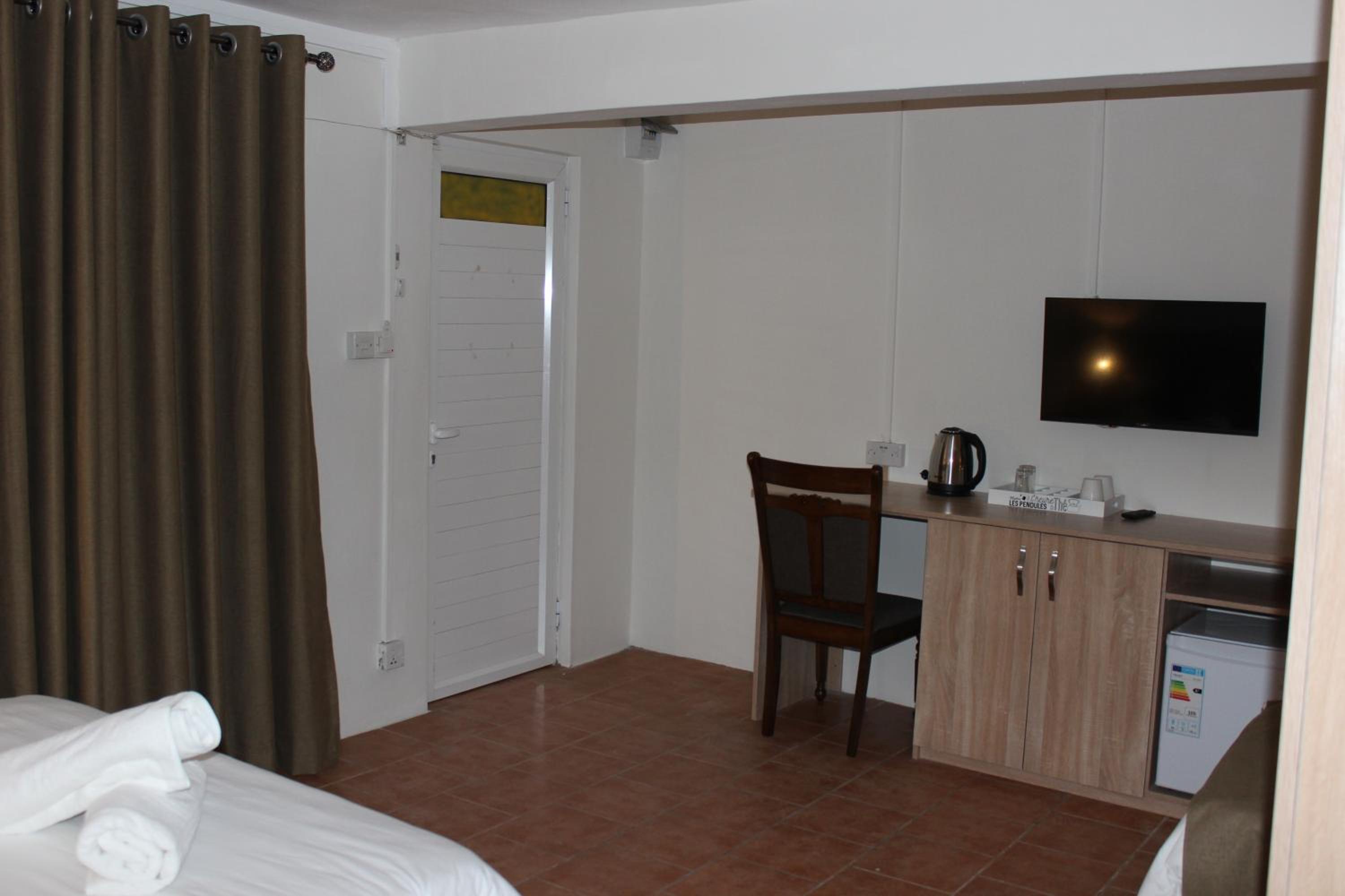 Deluxe Double or Twin Room with Balcony - Photo 3