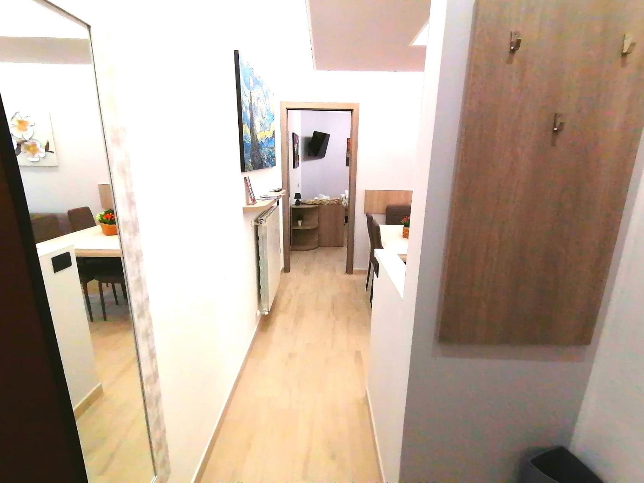 One-Bedroom Apartment photo 1