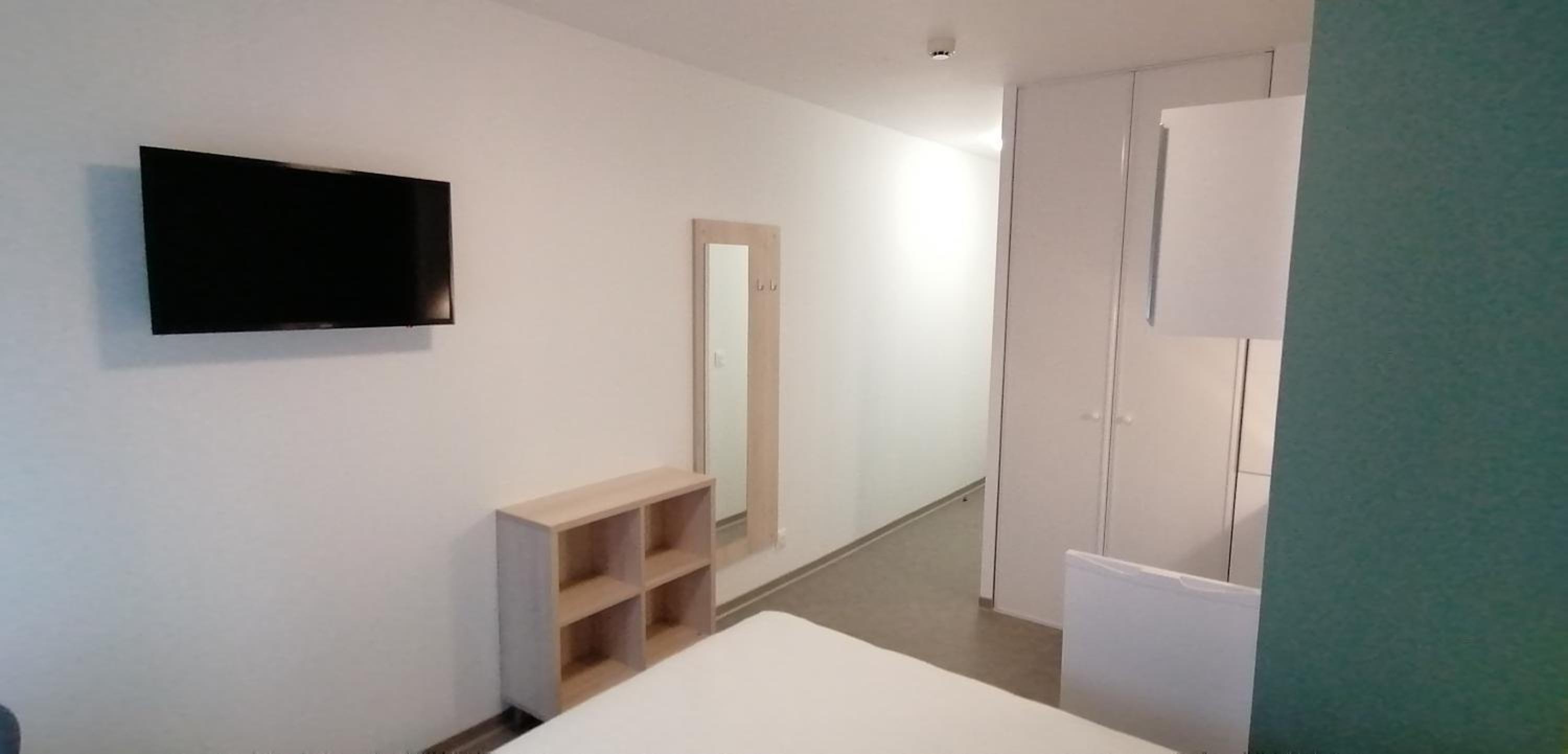 Studio - Photo 1