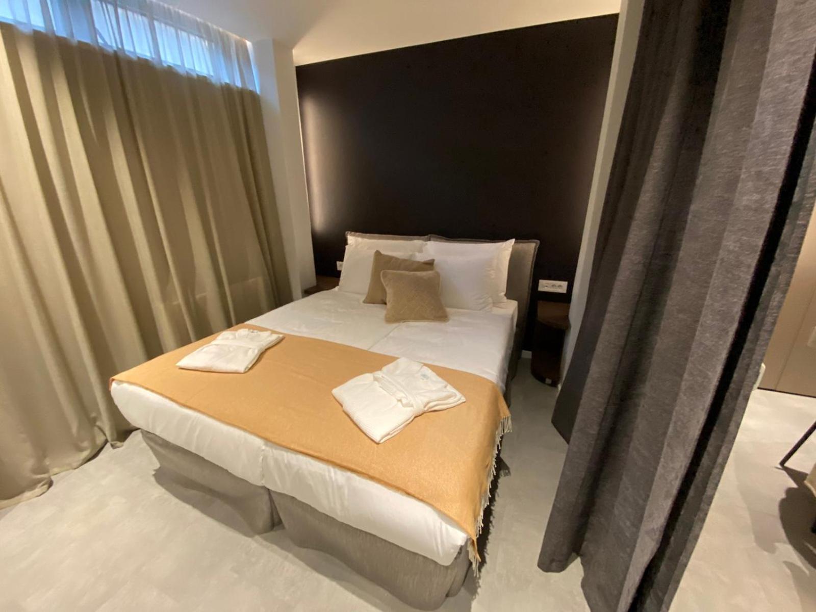 Suite with Spa Bath - Photo 3