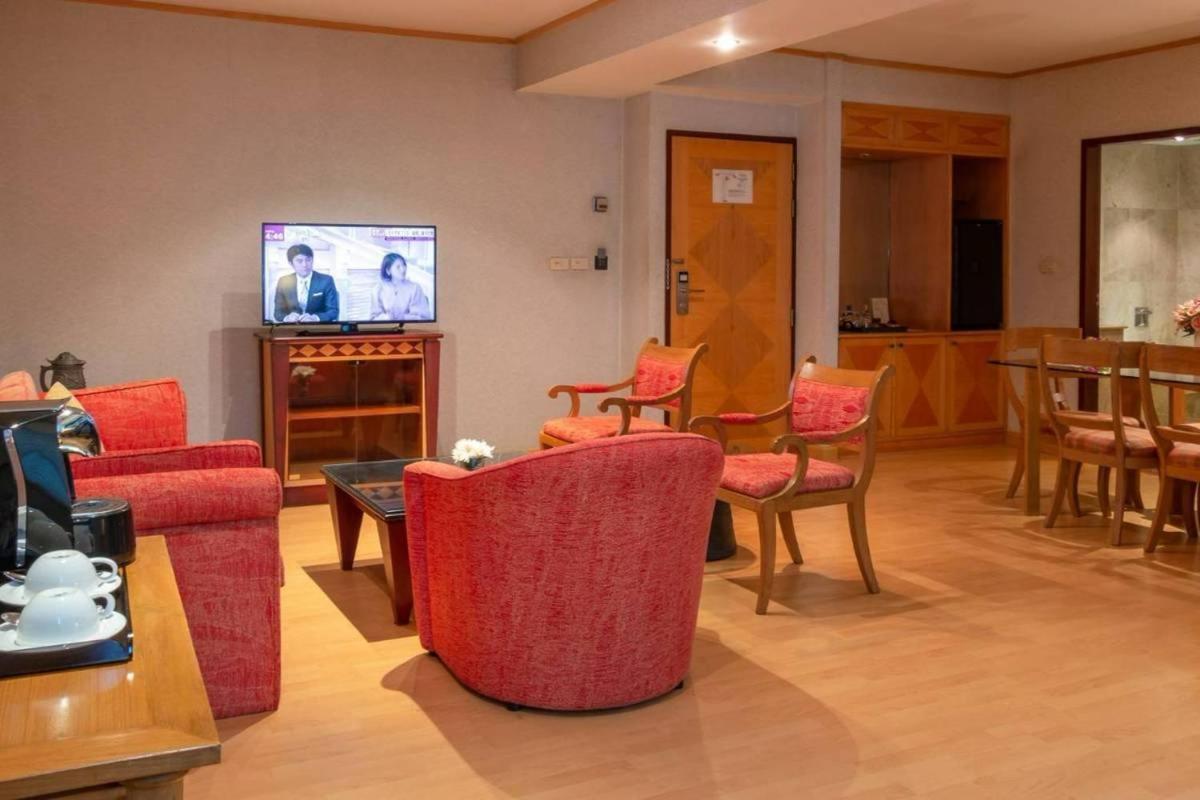 One-Bedroom Suite photo 2