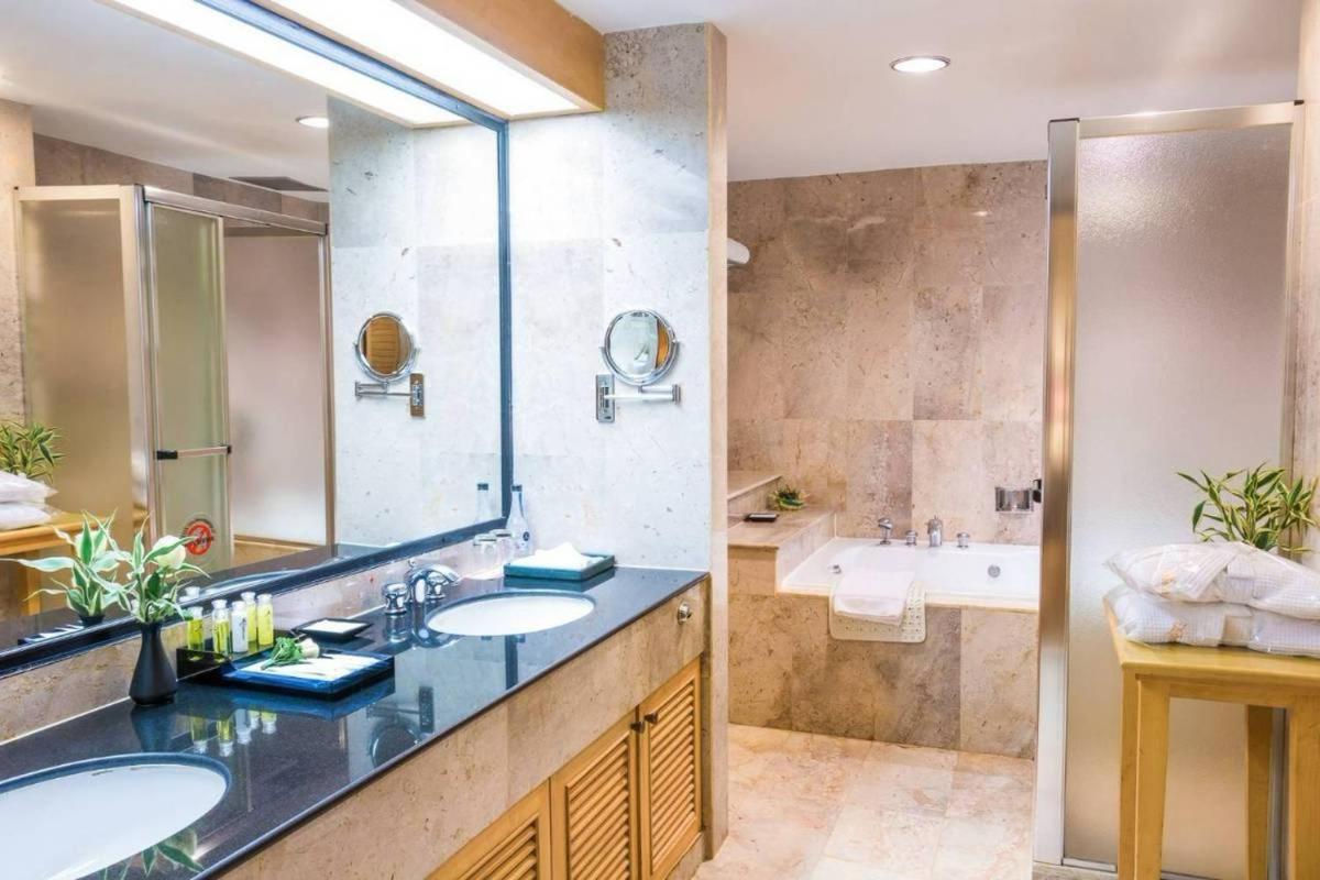 One-Bedroom Suite photo 3