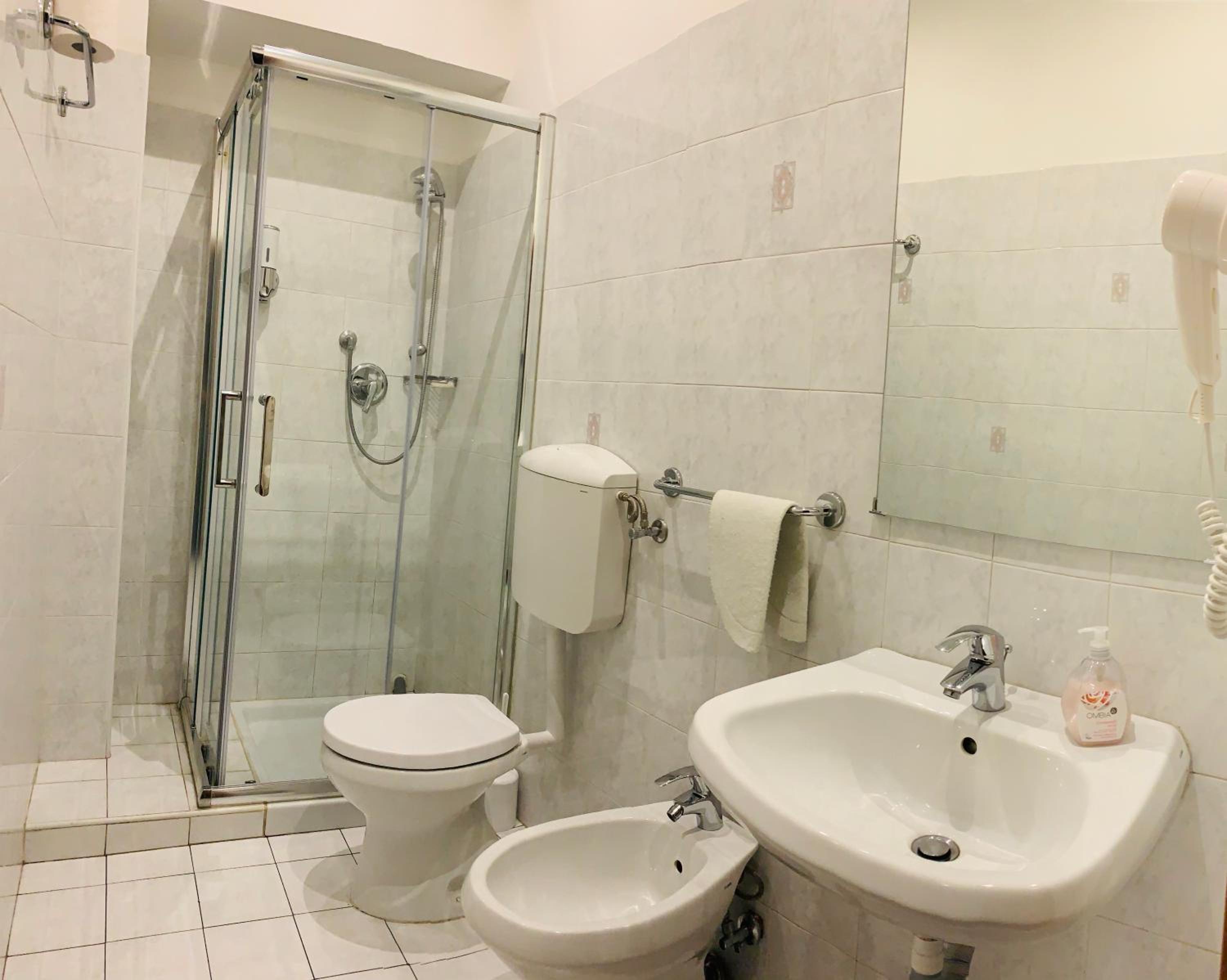 Double Room - Photo 2