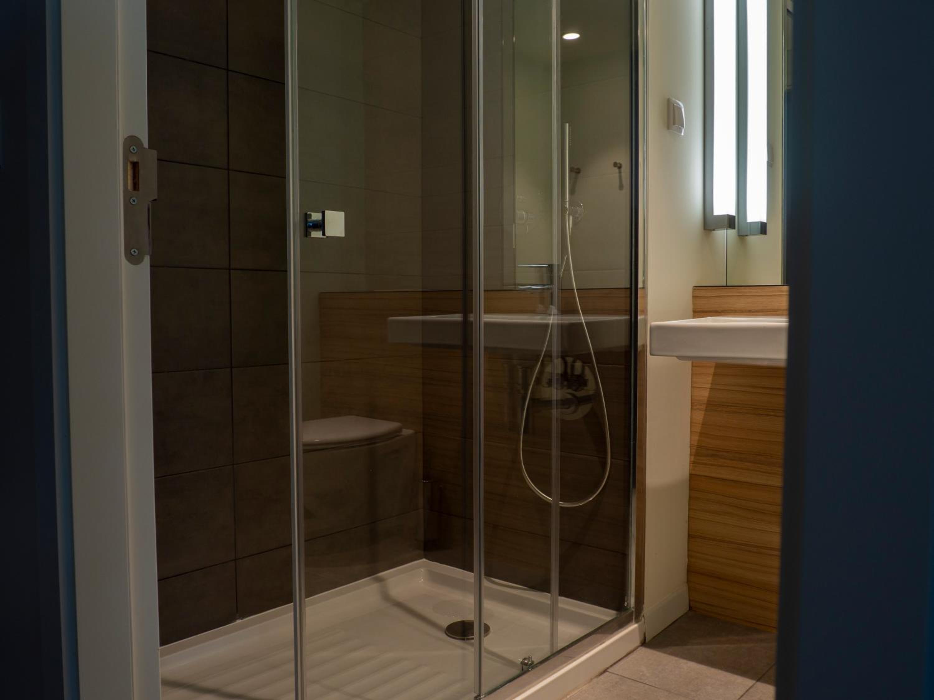 Single Room - Photo 6