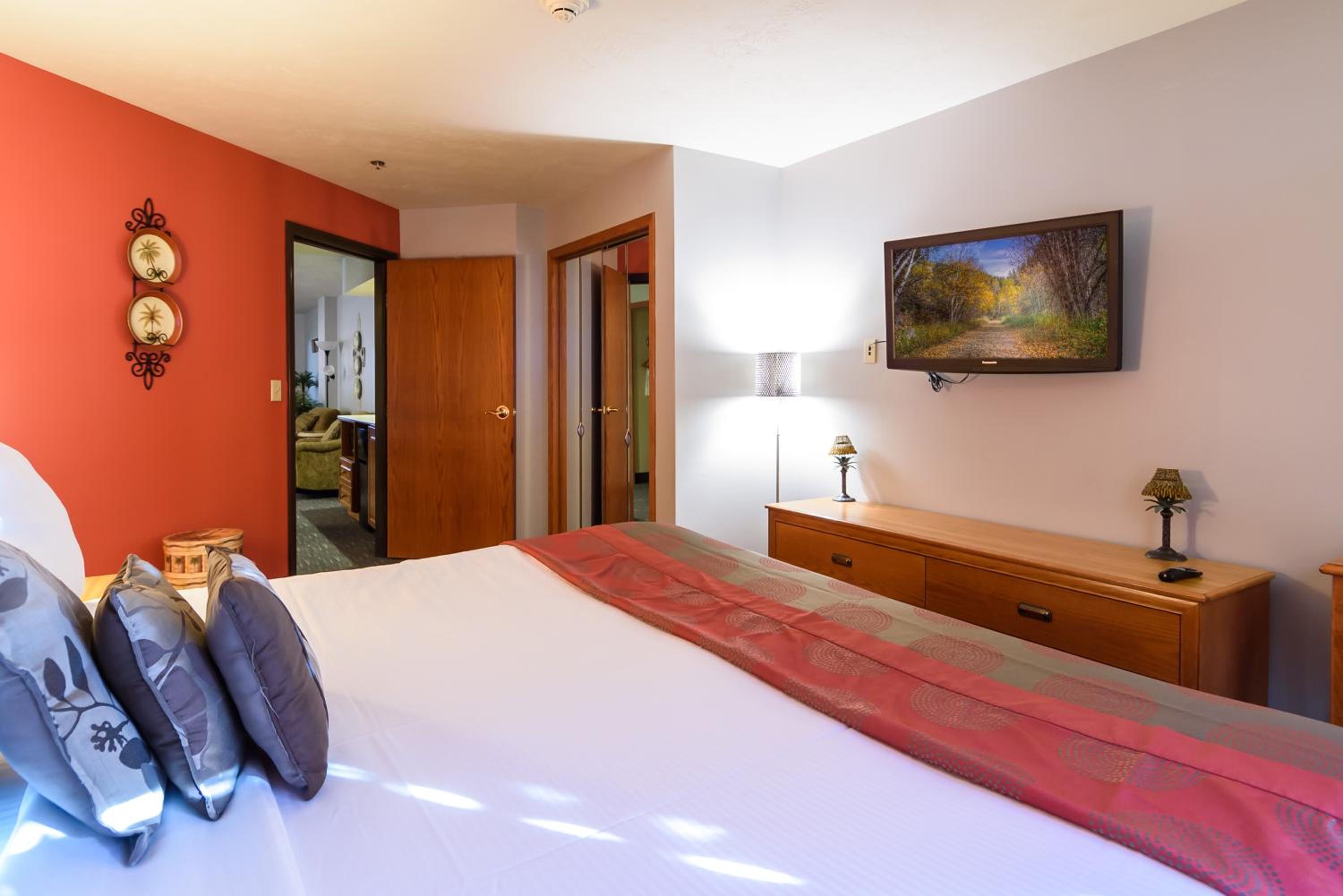 Two-Bedroom Suite - Non-Smoking - Photo 20