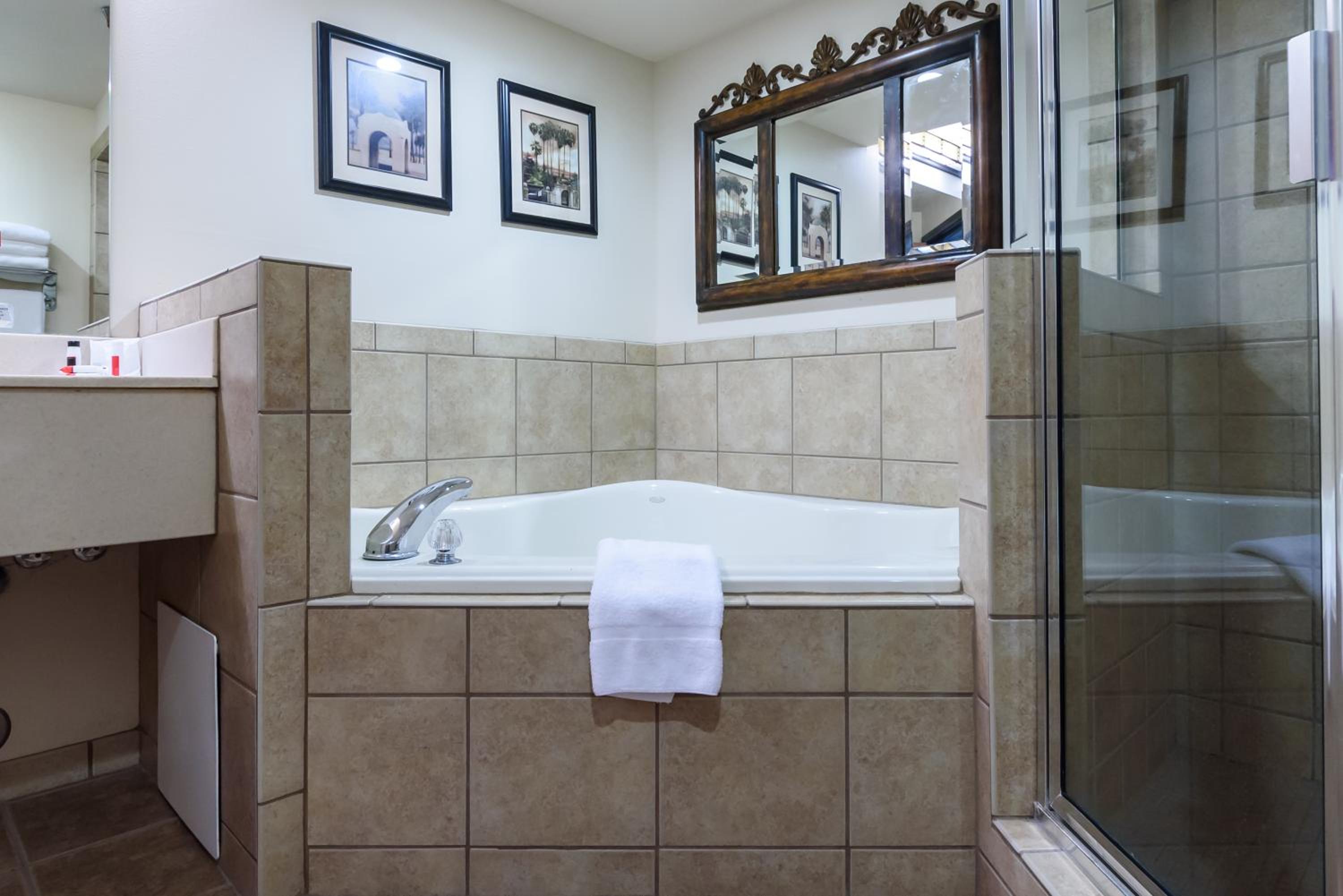 Two-Bedroom Suite - Non-Smoking - Photo 23