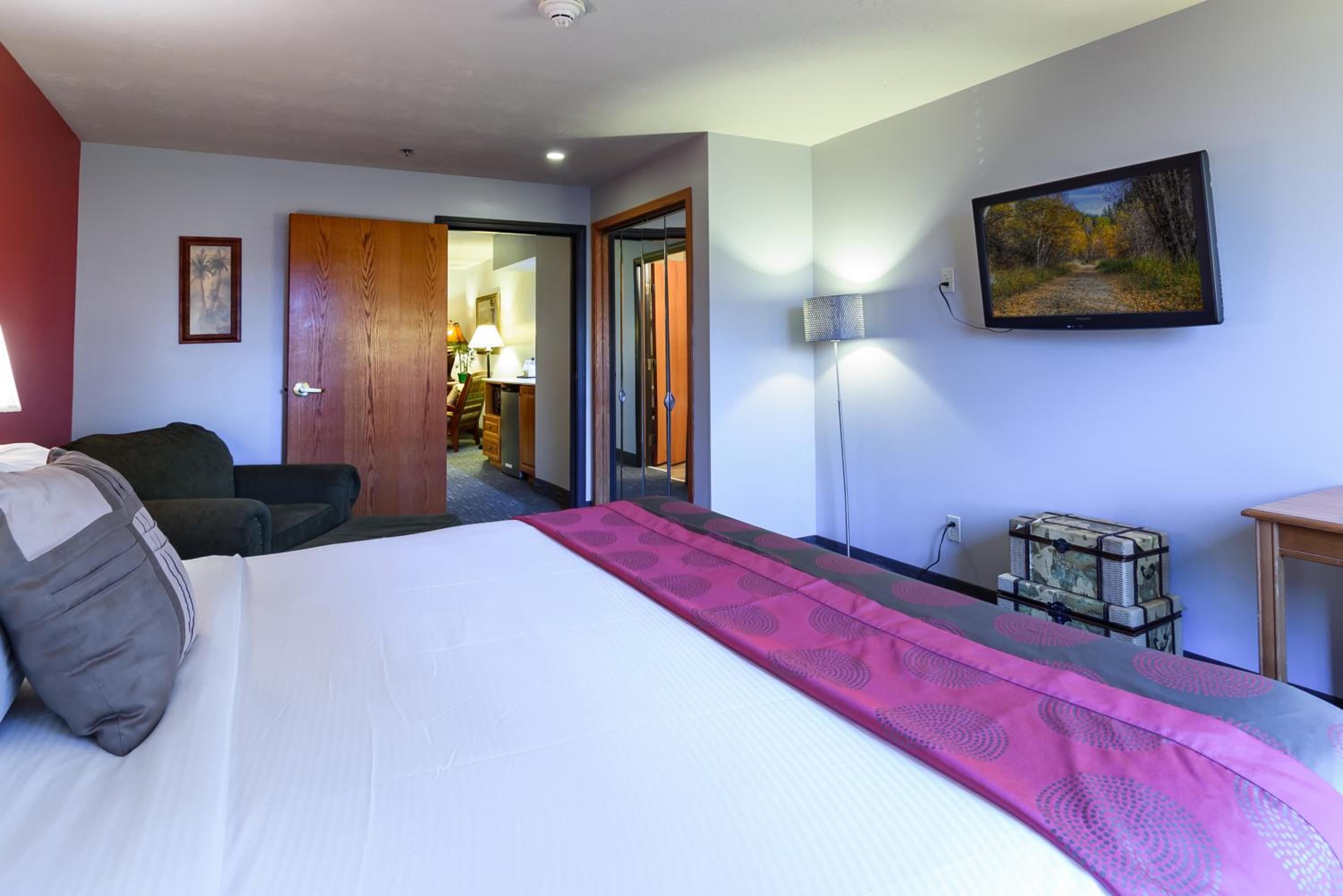 One-Bedroom King Suite with Jetted Tub - Non-Smoking - Photo 12