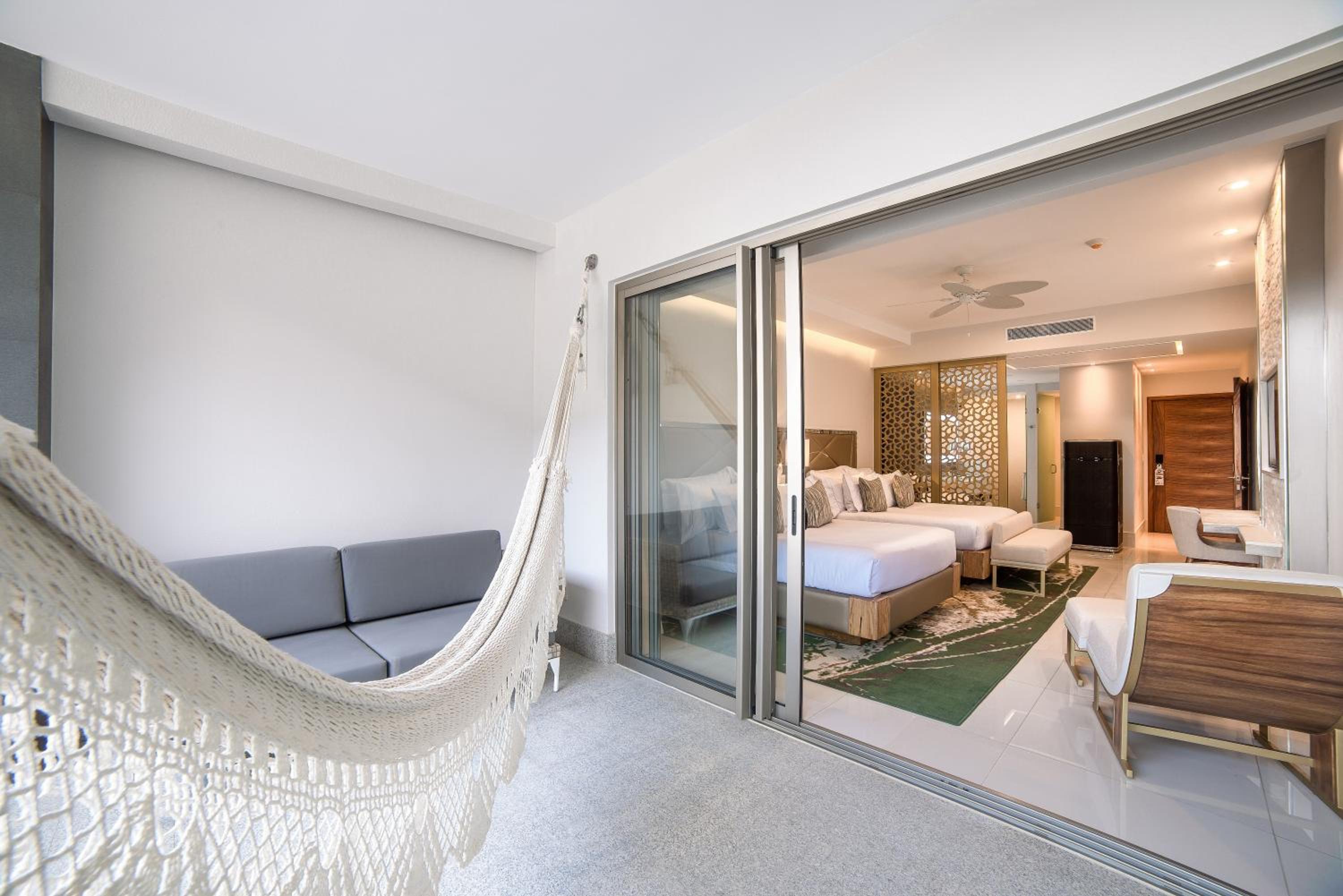 Queen Suite - Photo 2