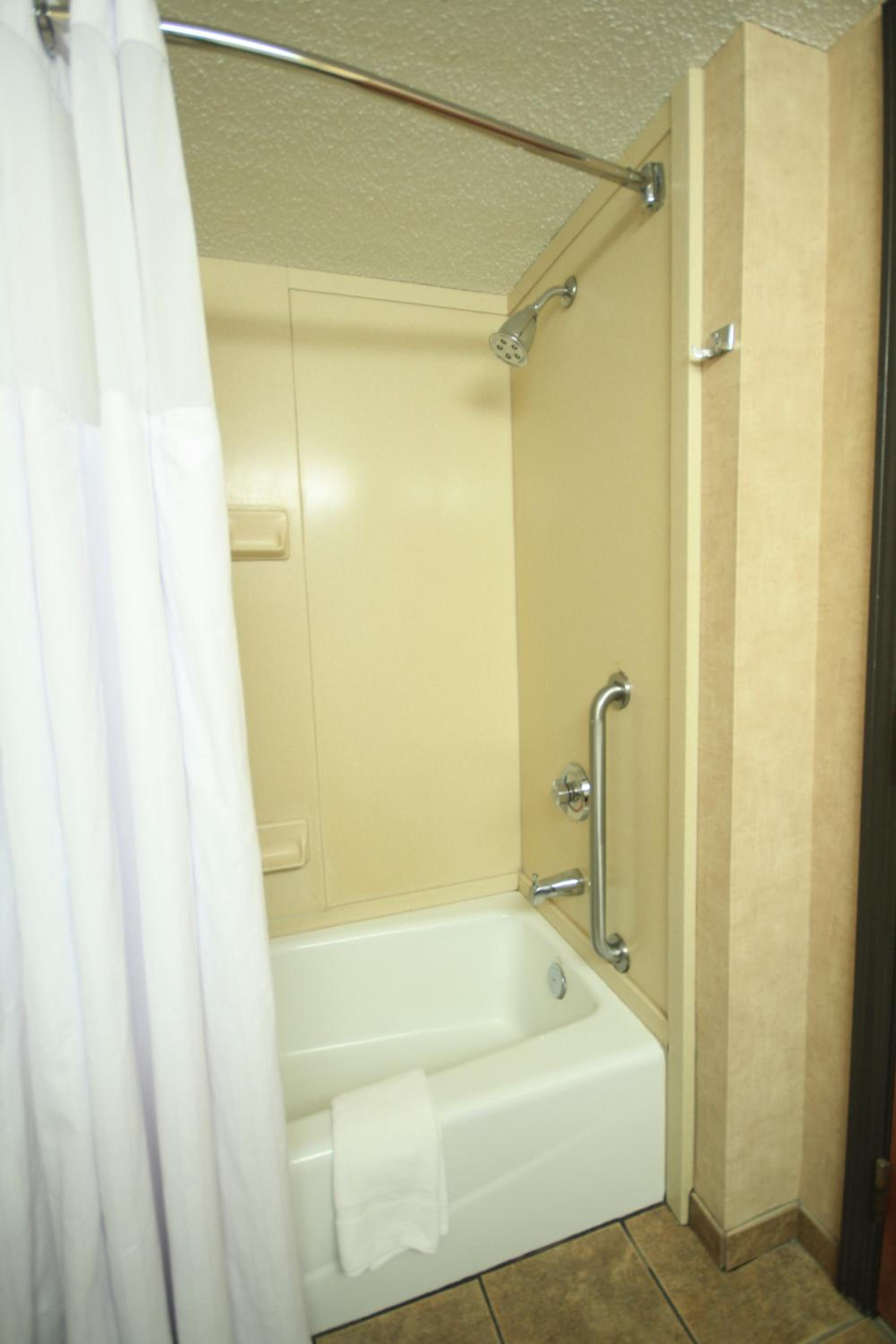 One-Bedroom King Suite - Non-Smoking - Photo 3