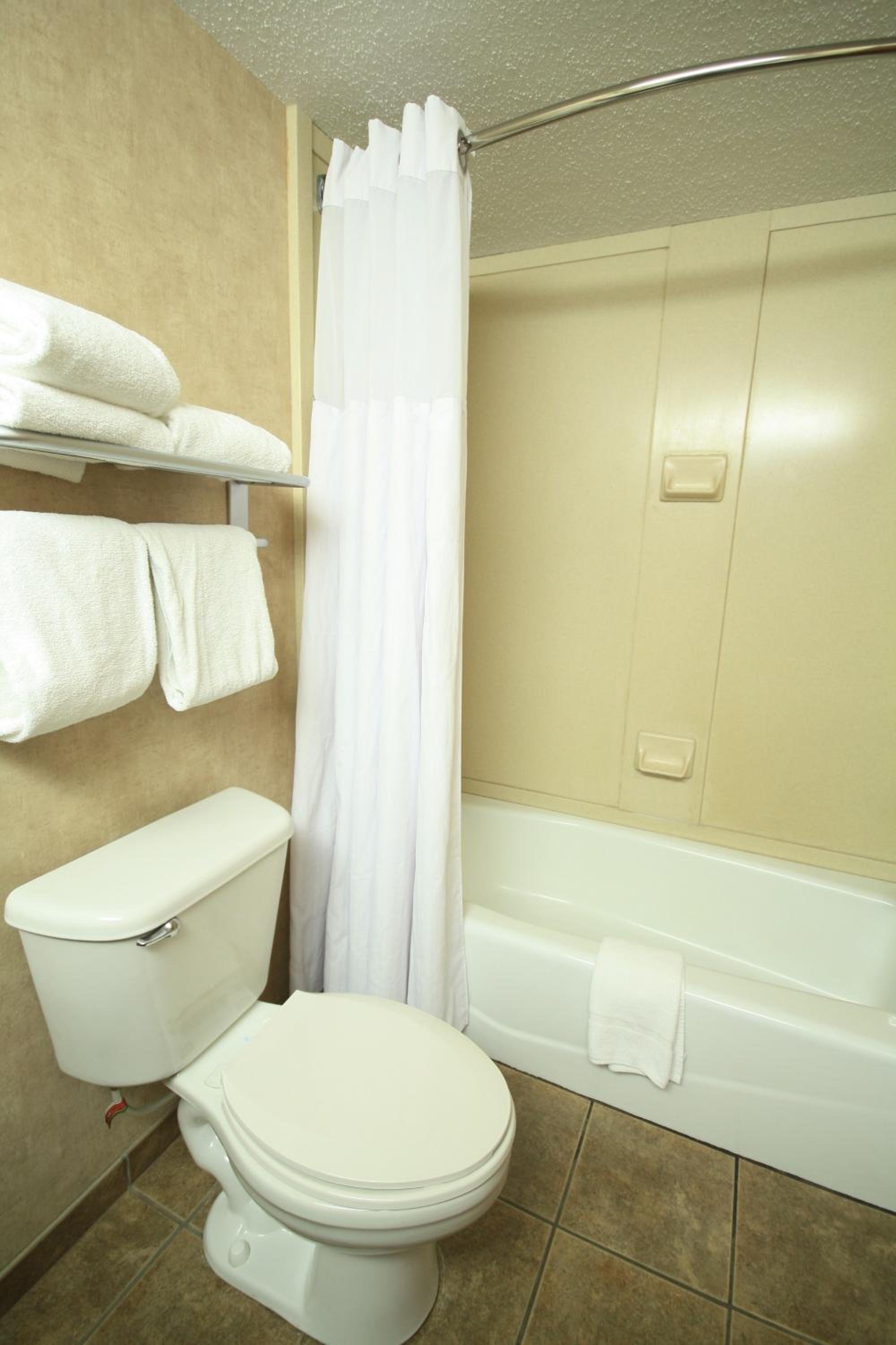 One-Bedroom King Suite - Non-Smoking - Photo 2