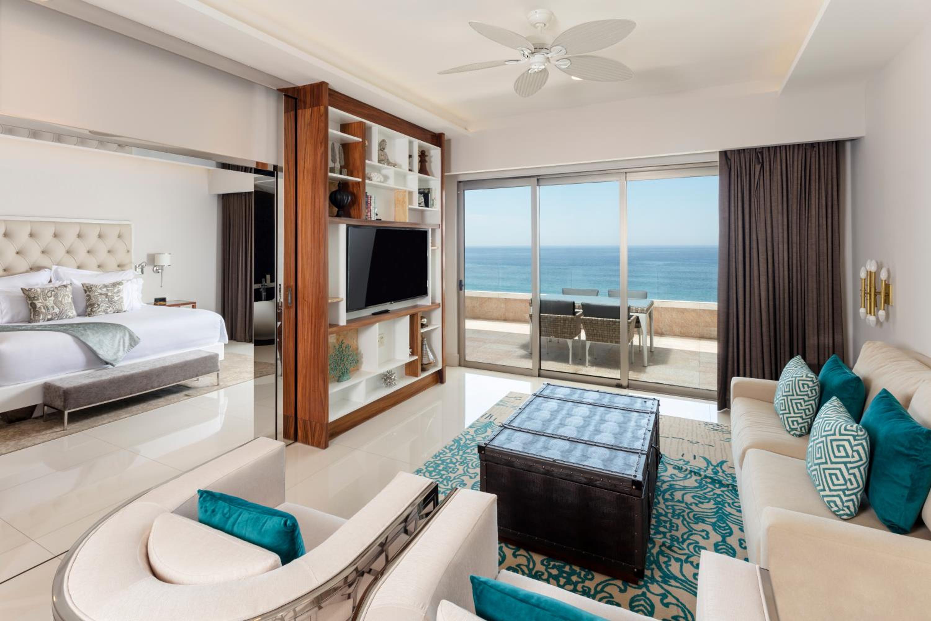 One-Bedroom Ocean View - 1 King Bed - Photo 1