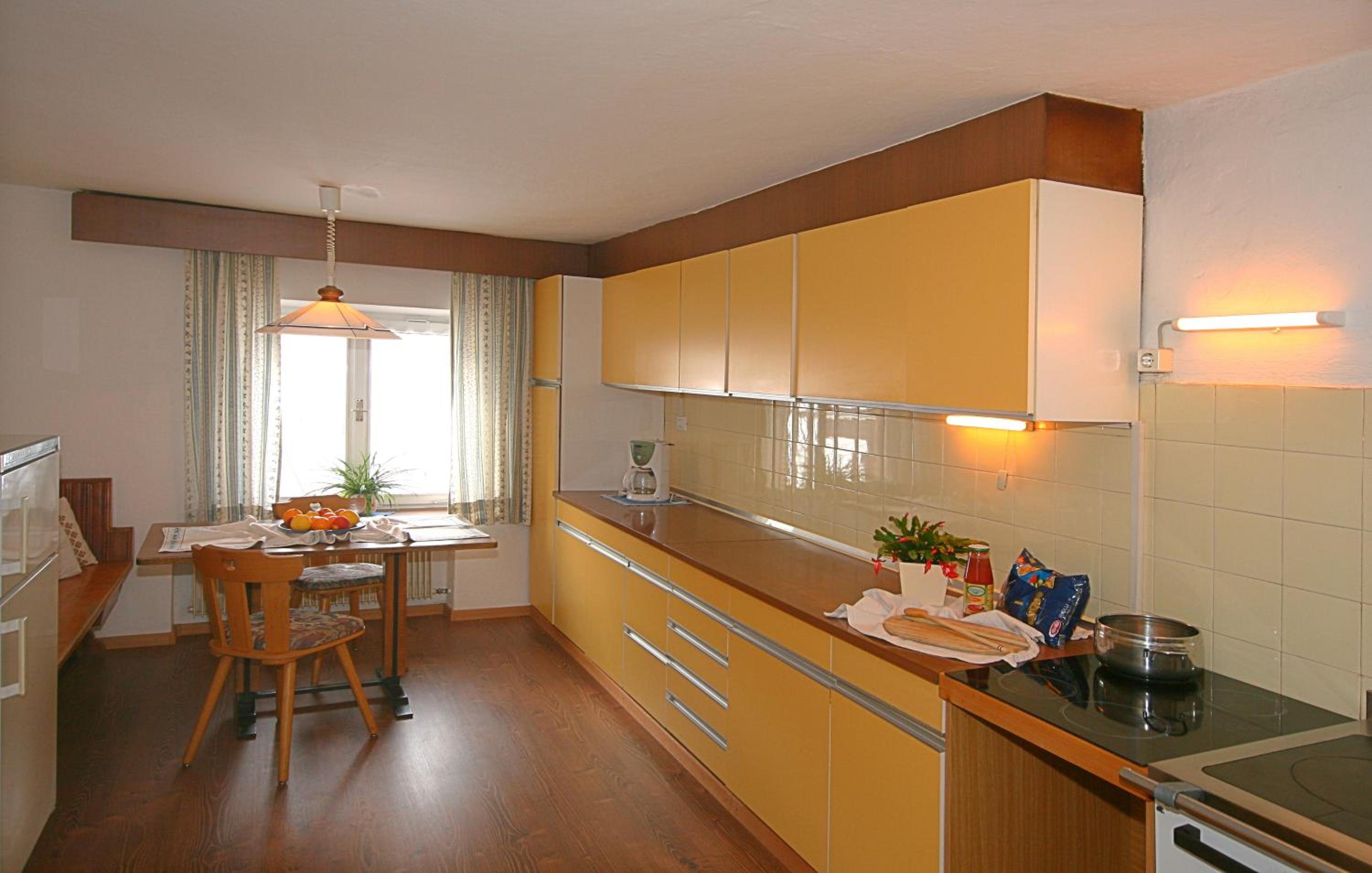 Three-Bedroom Apartment with Balcony photo 2