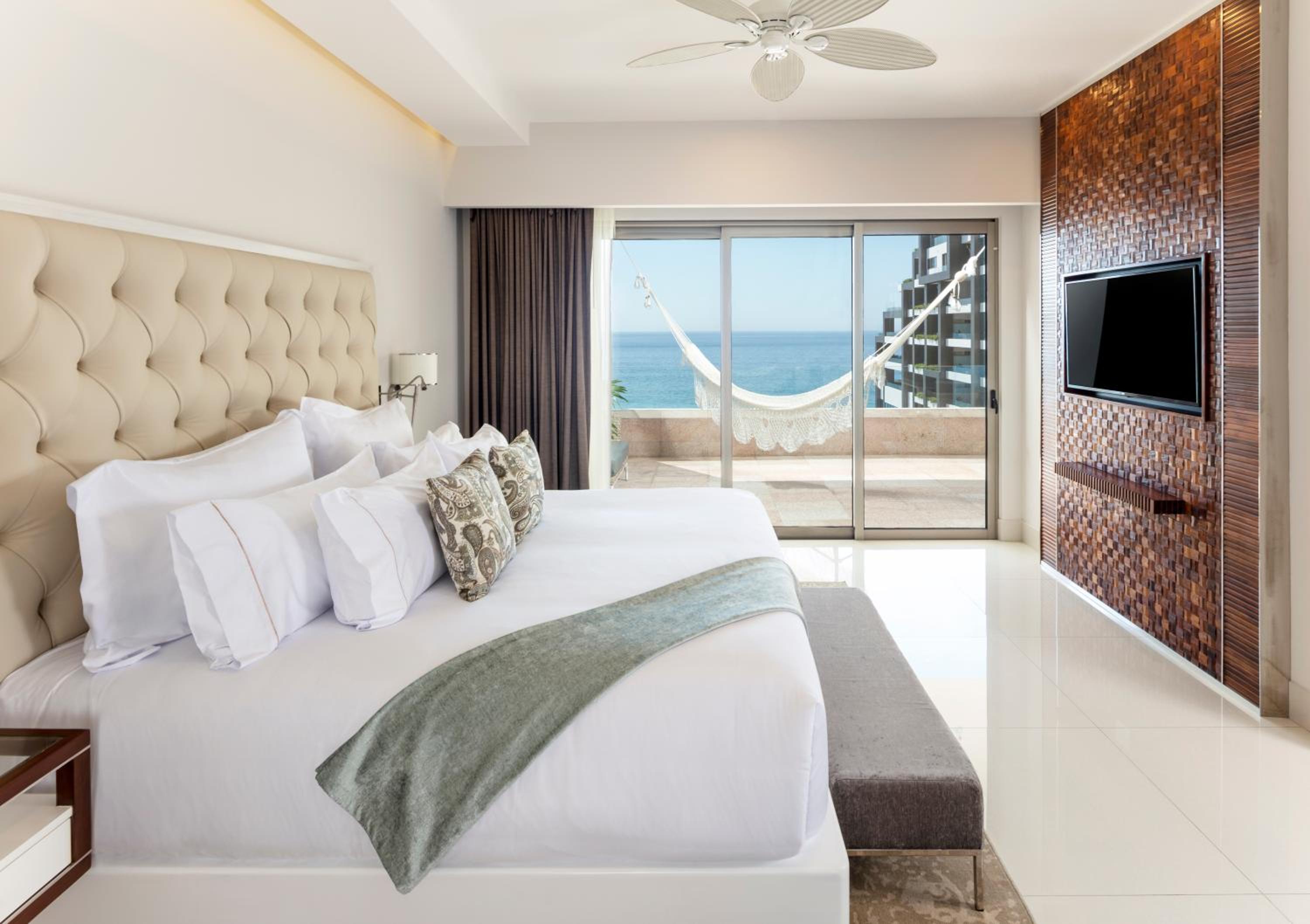 One-Bedroom Ocean View - 1 King Bed - Photo 11