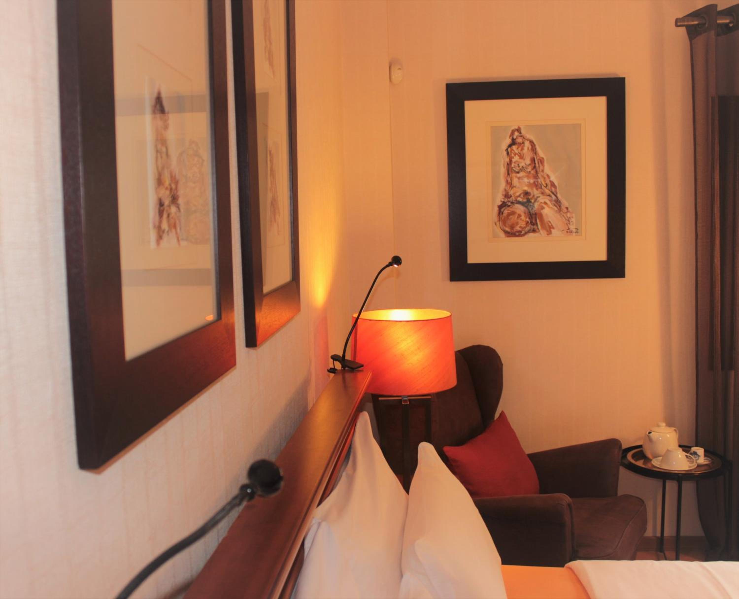Deluxe Queen Suite - Photo 22