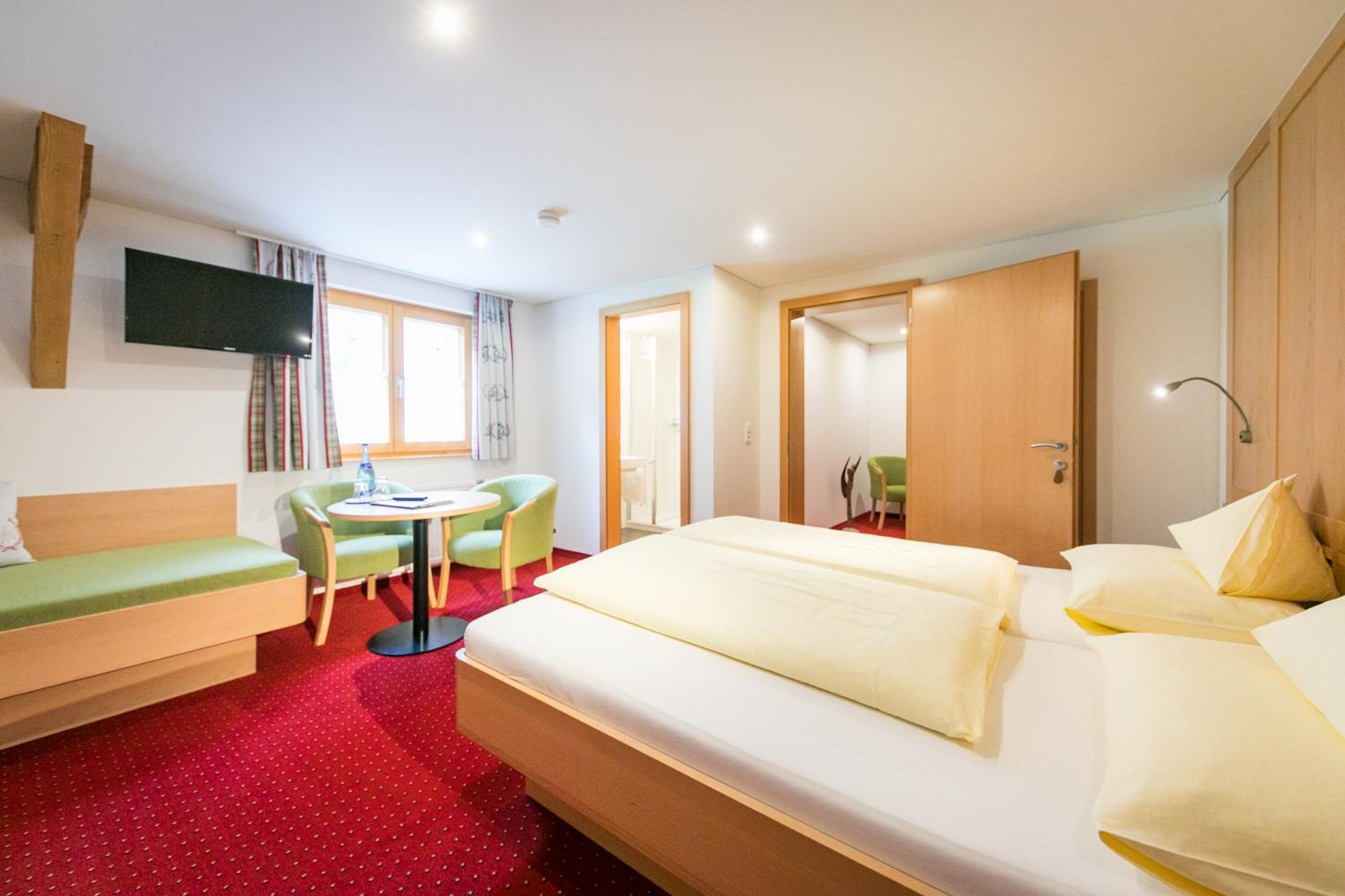 Double Room with Extra Bed photo 3