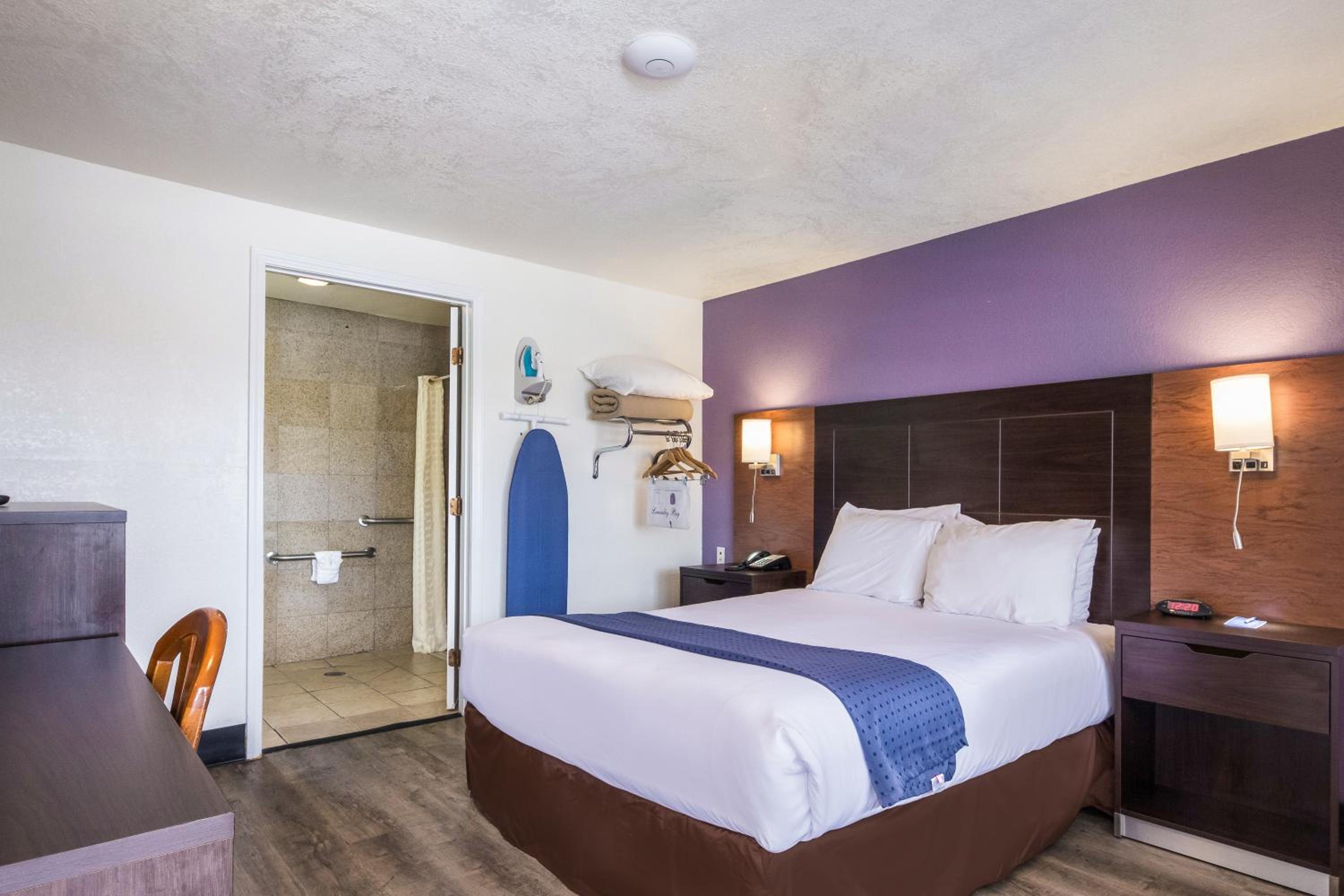 Queen Room - Accessible/Non-Smoking - Photo 1