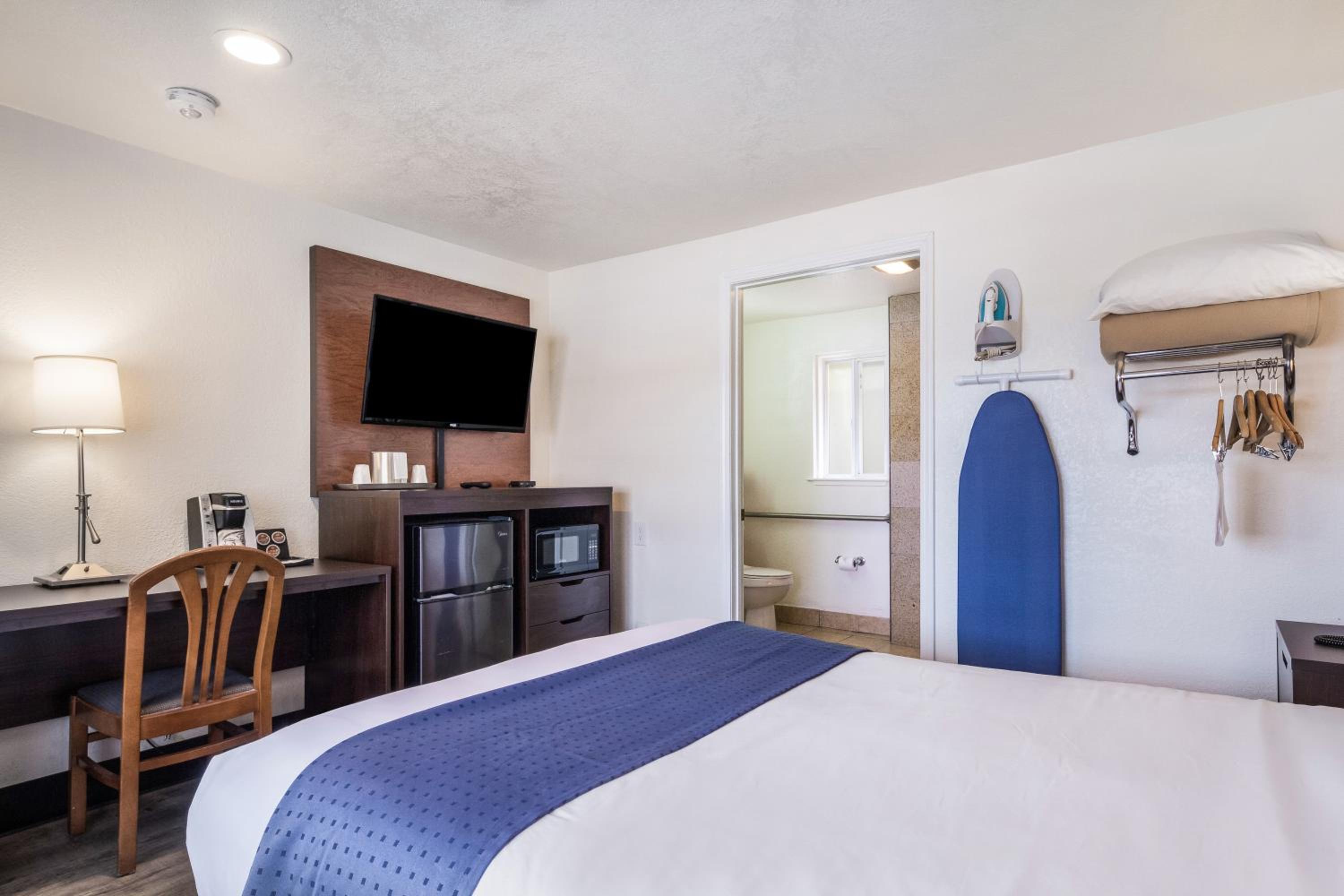 Queen Room - Accessible/Non-Smoking - Photo 2