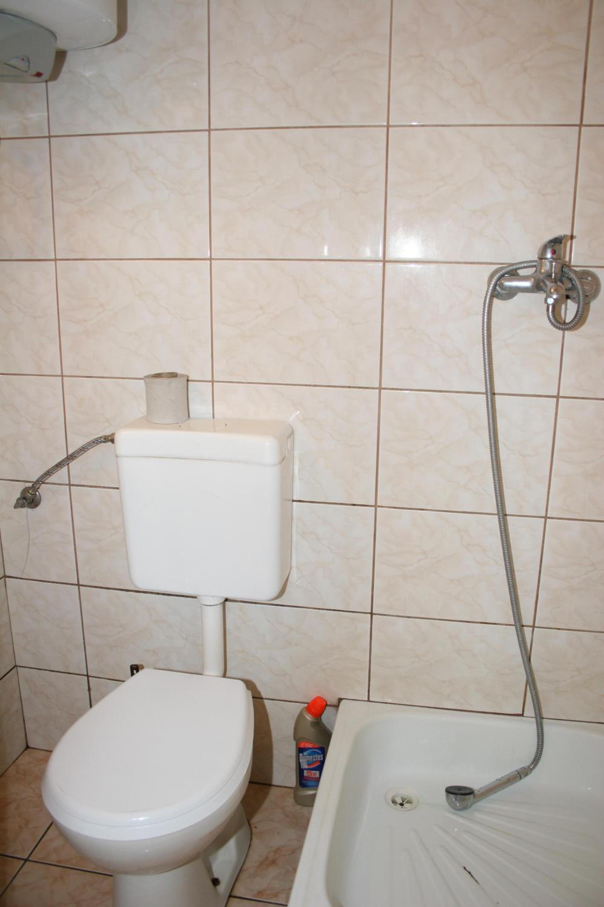 Chalet (2 Adults) - Photo 4