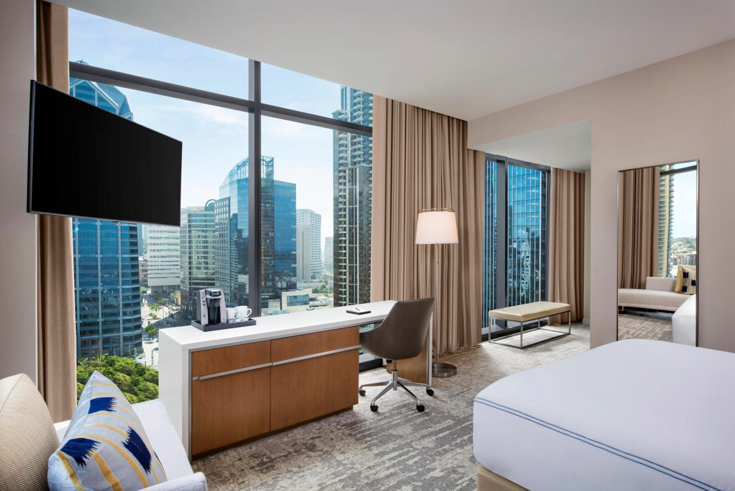 Corner King Room