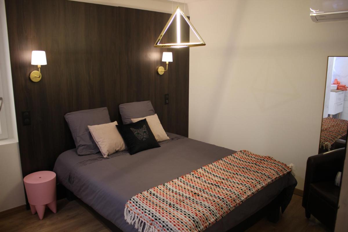 Double Room - Photo 17