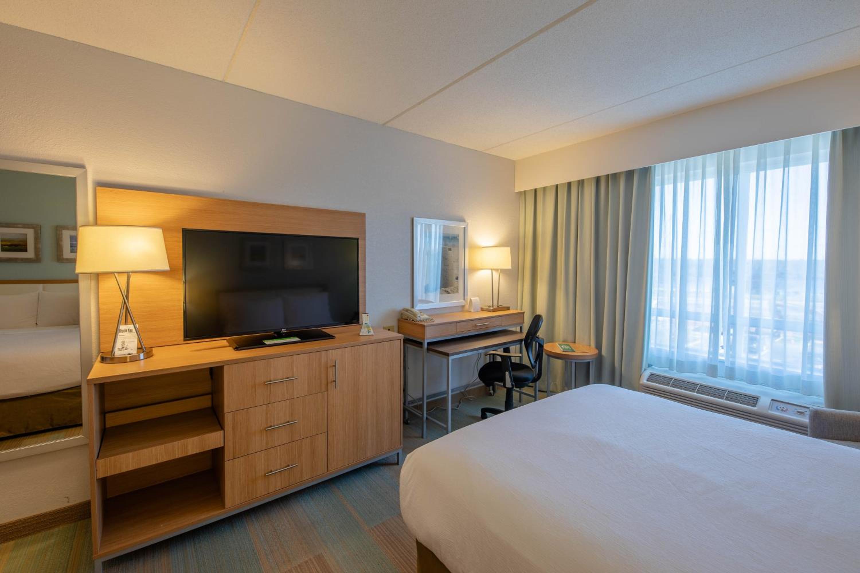 Leisure King Room - Non-Smoking - Photo 13