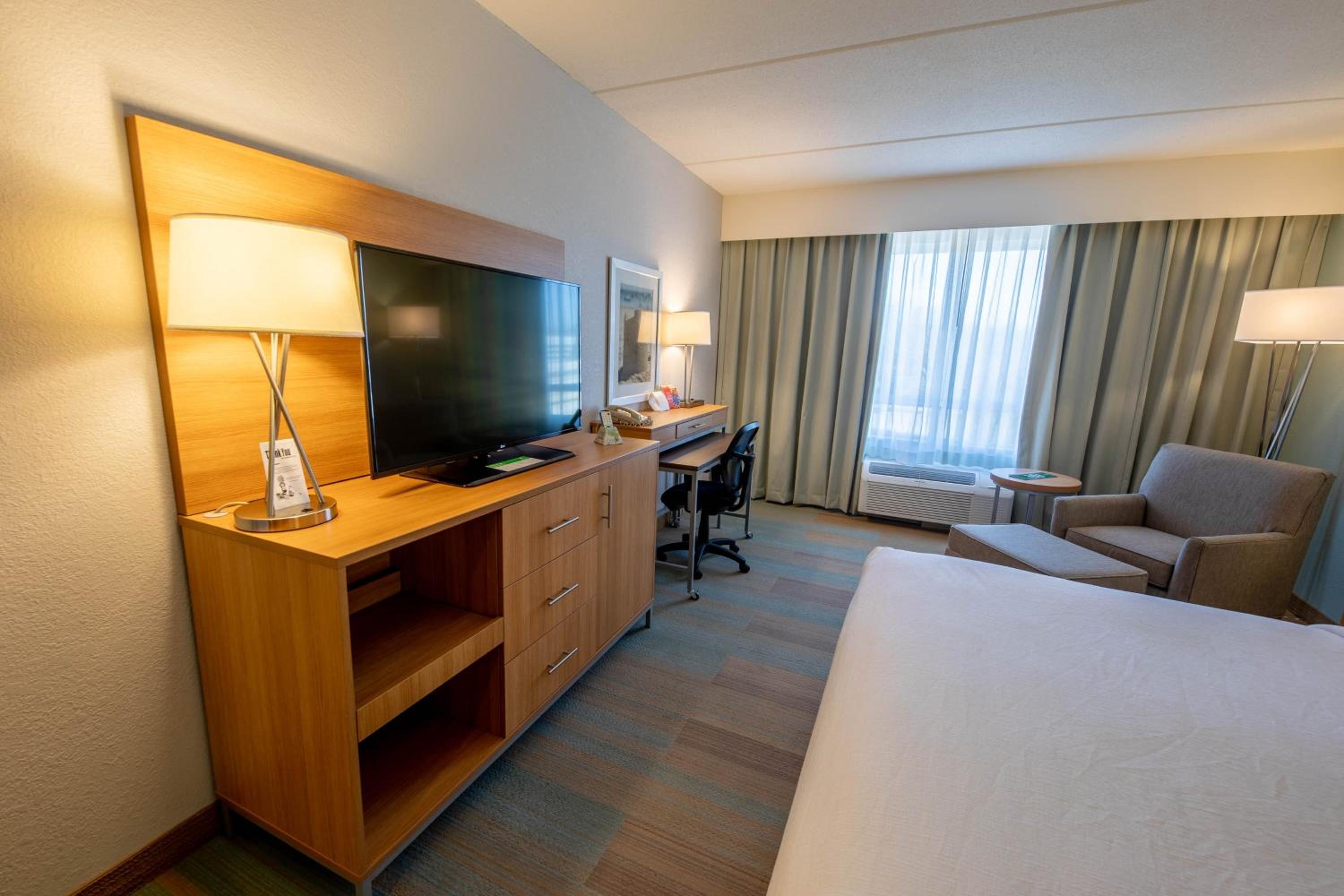Leisure King Room - Non-Smoking - Photo 3
