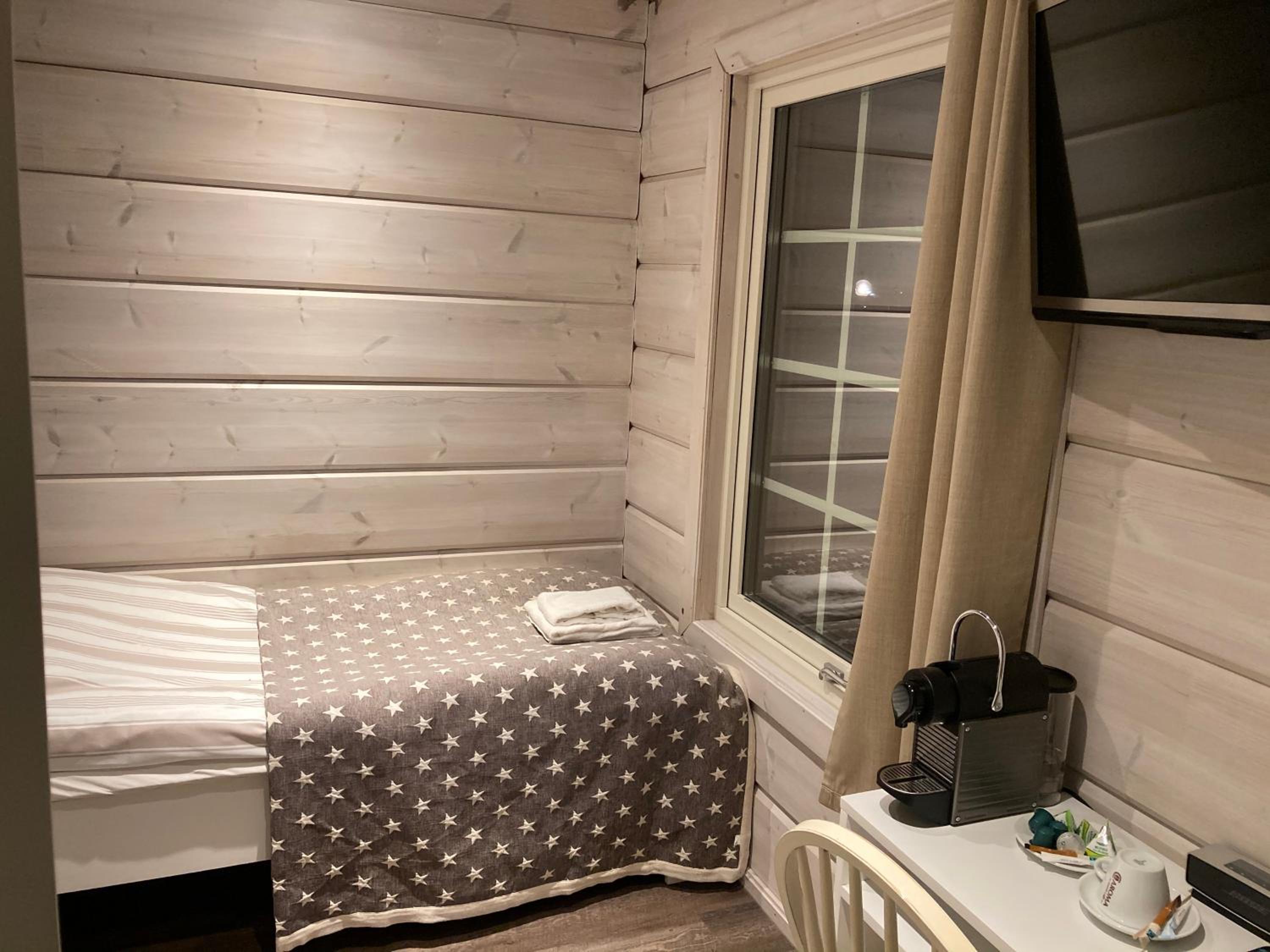 Small Single Room photo 2