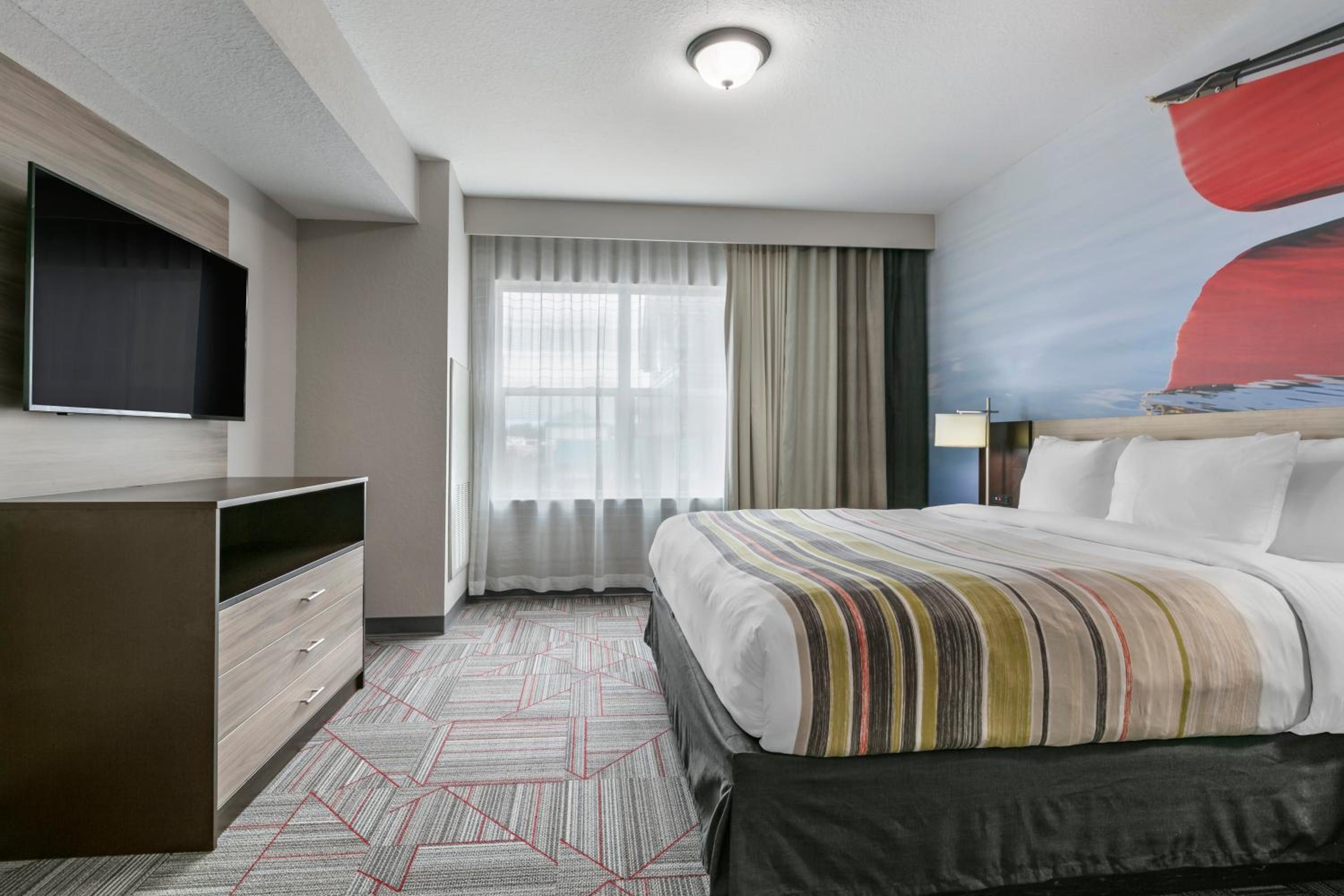 King Suite - Accessible/Non-Smoking - Photo 4