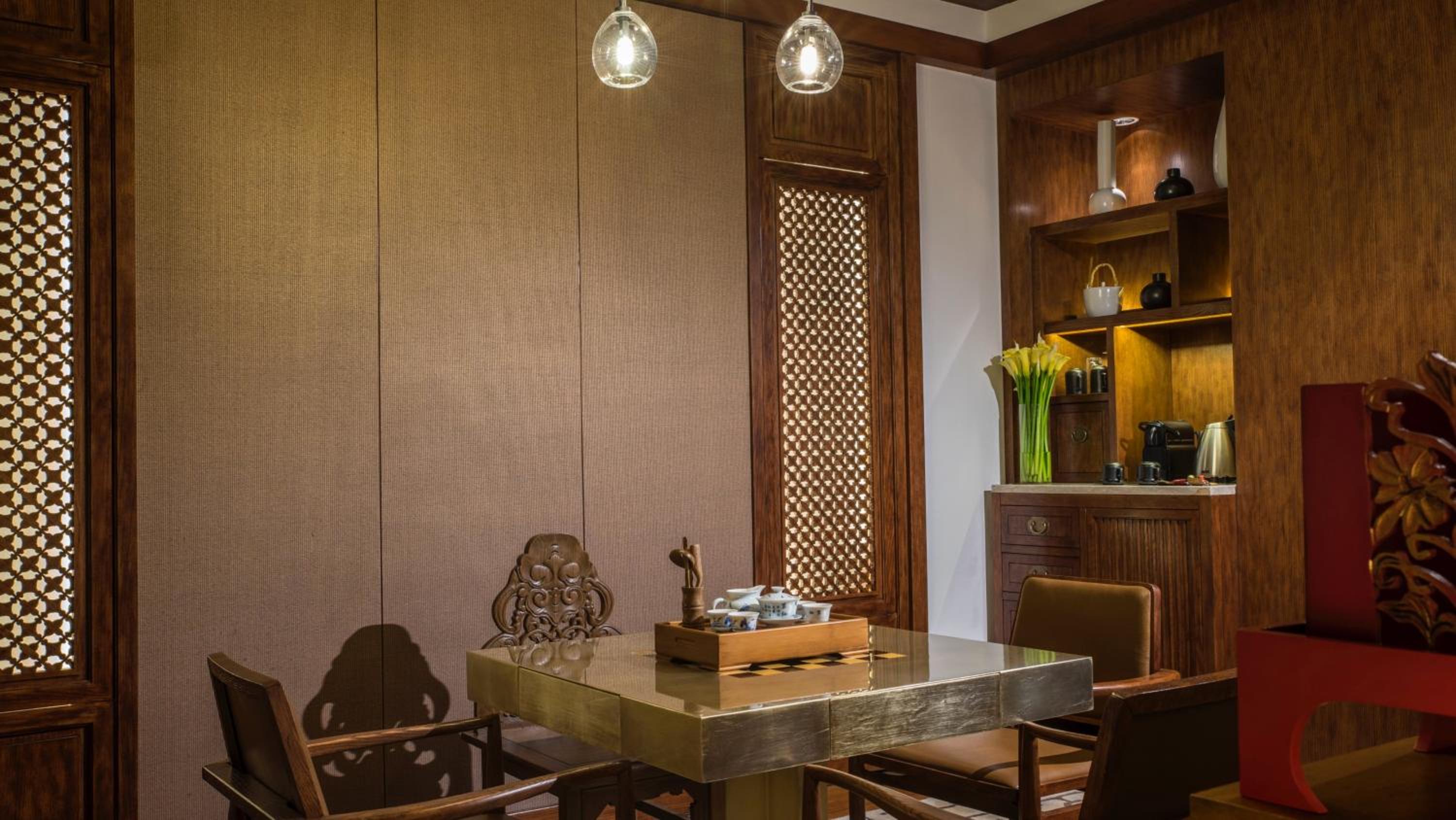 1 King One-Bedroom Suite with Living Area