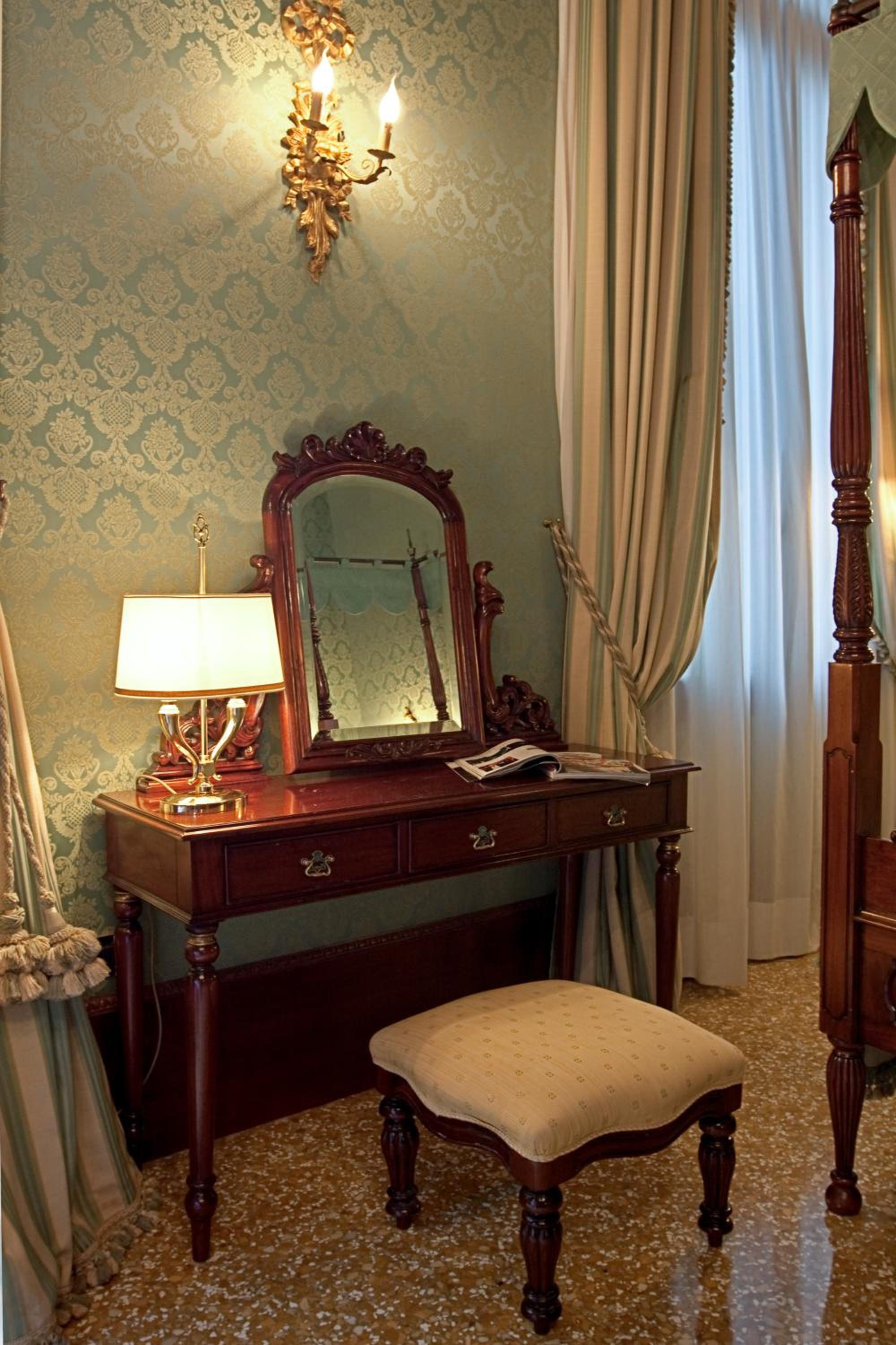 Junior Suite with Canal View photo 2