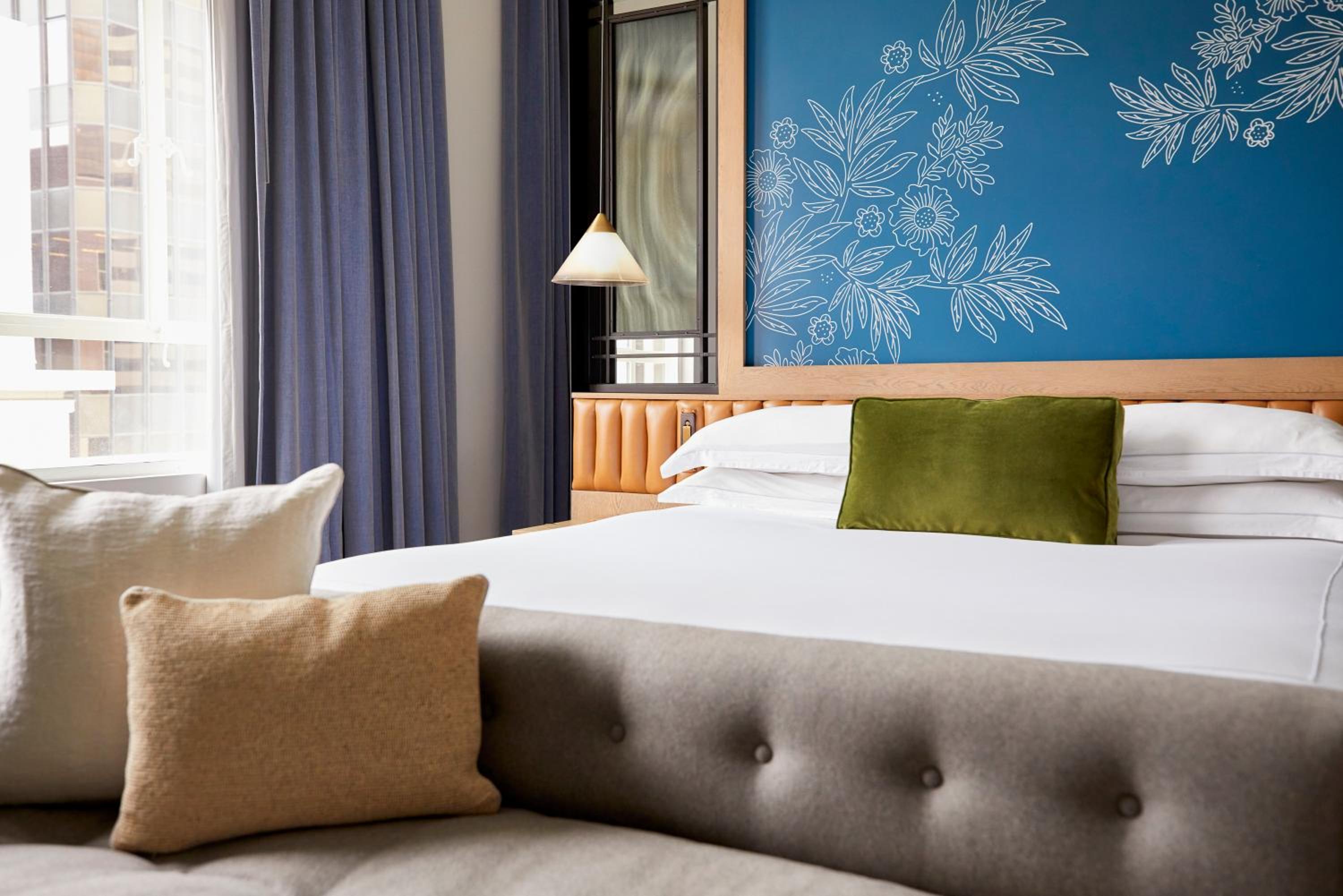 Luxury King Suite thumbnail 5