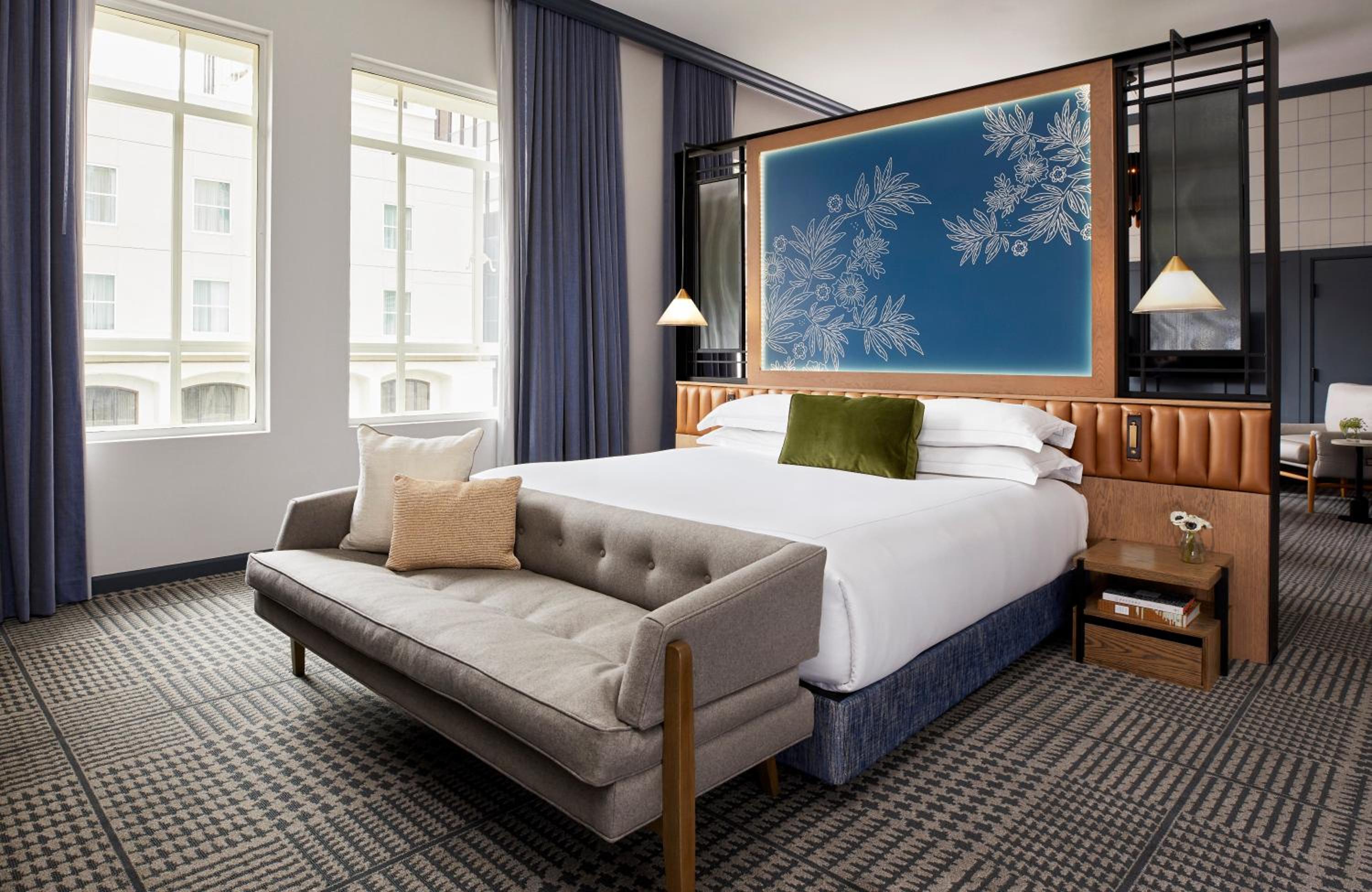 Luxury King Suite
