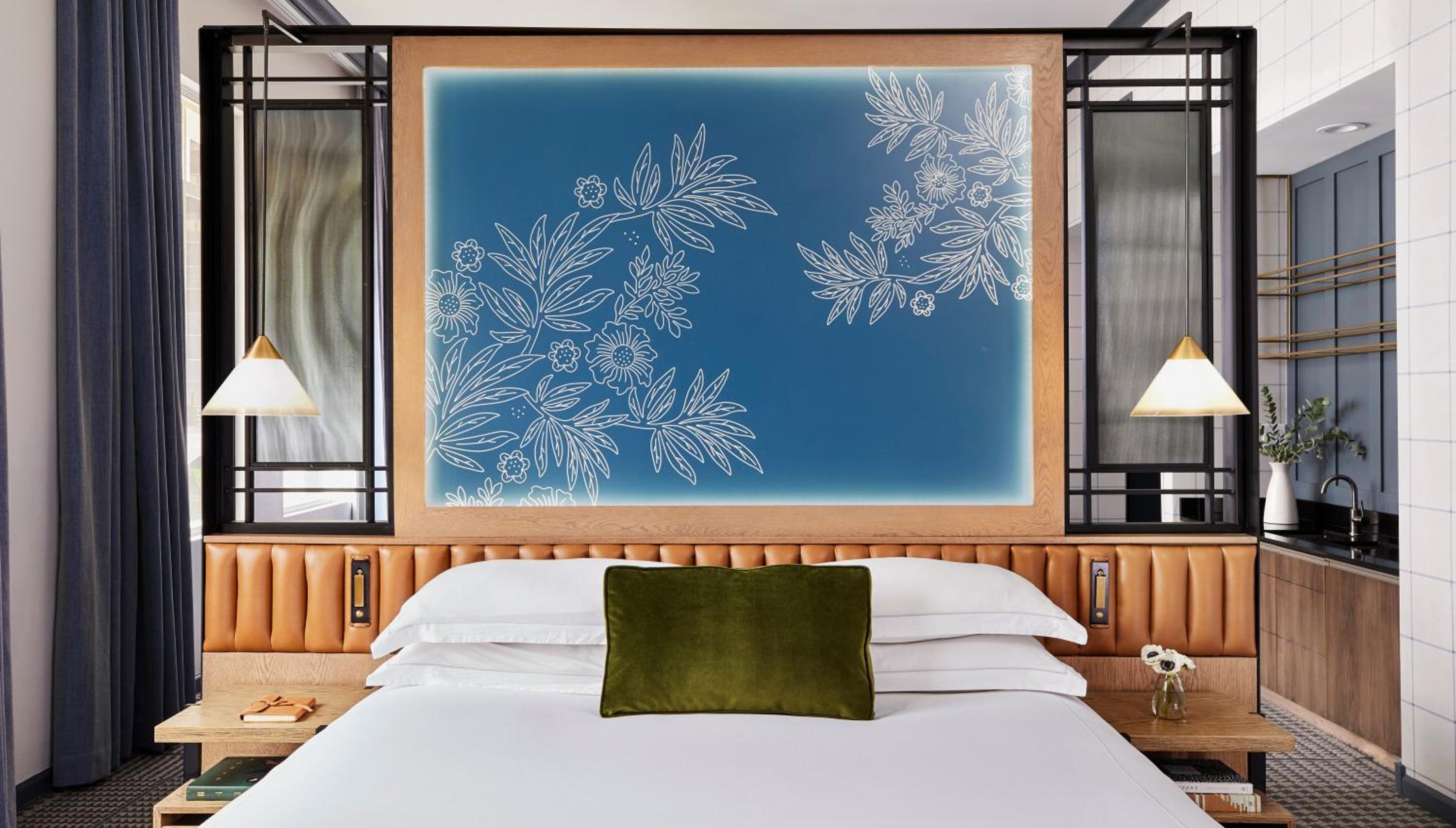 Luxury King Suite thumbnail 6