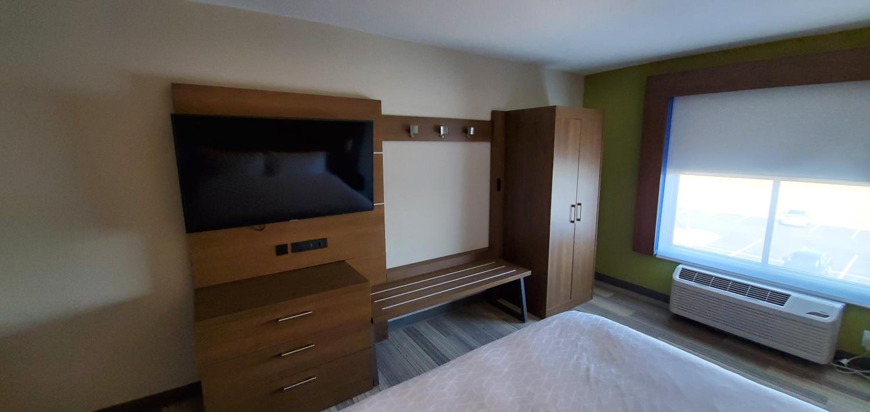 Standard King Room photo 1