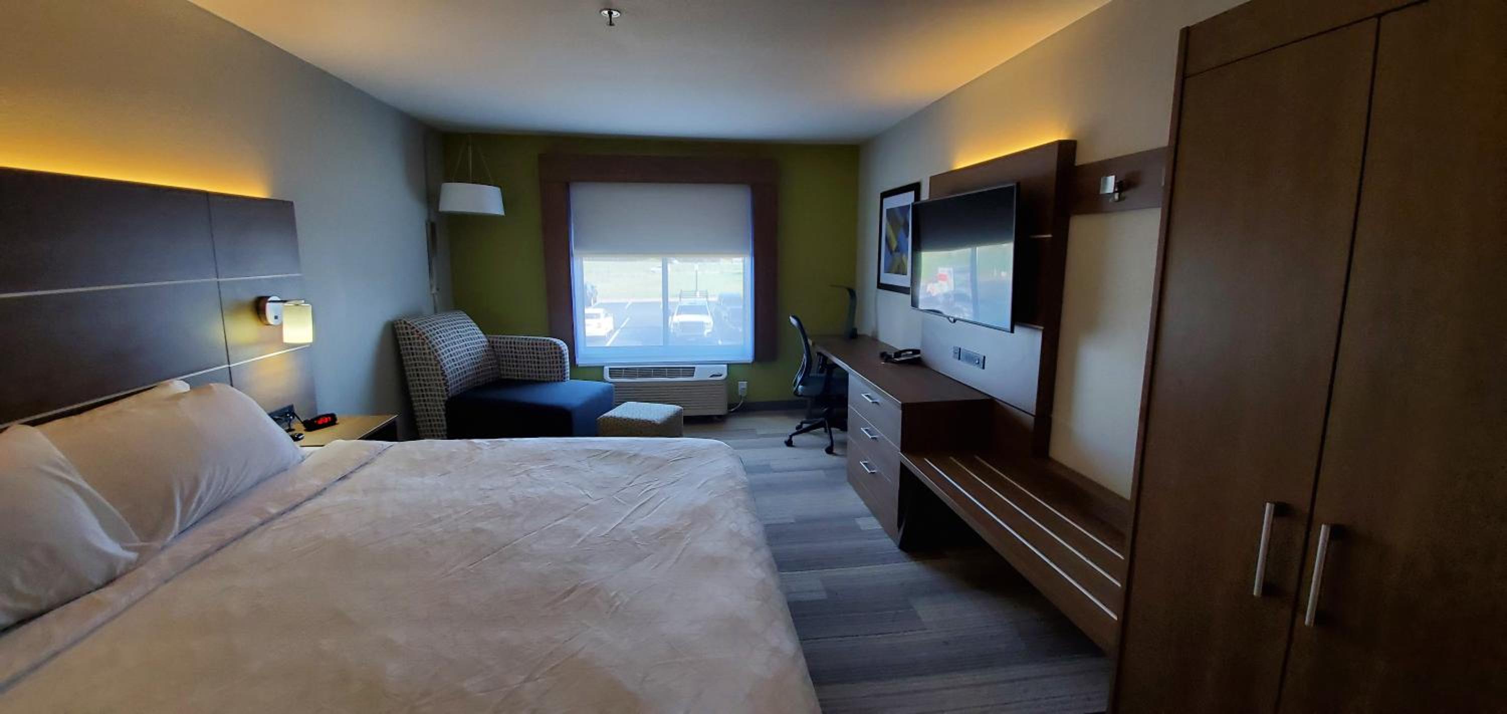 Standard King Room photo 3